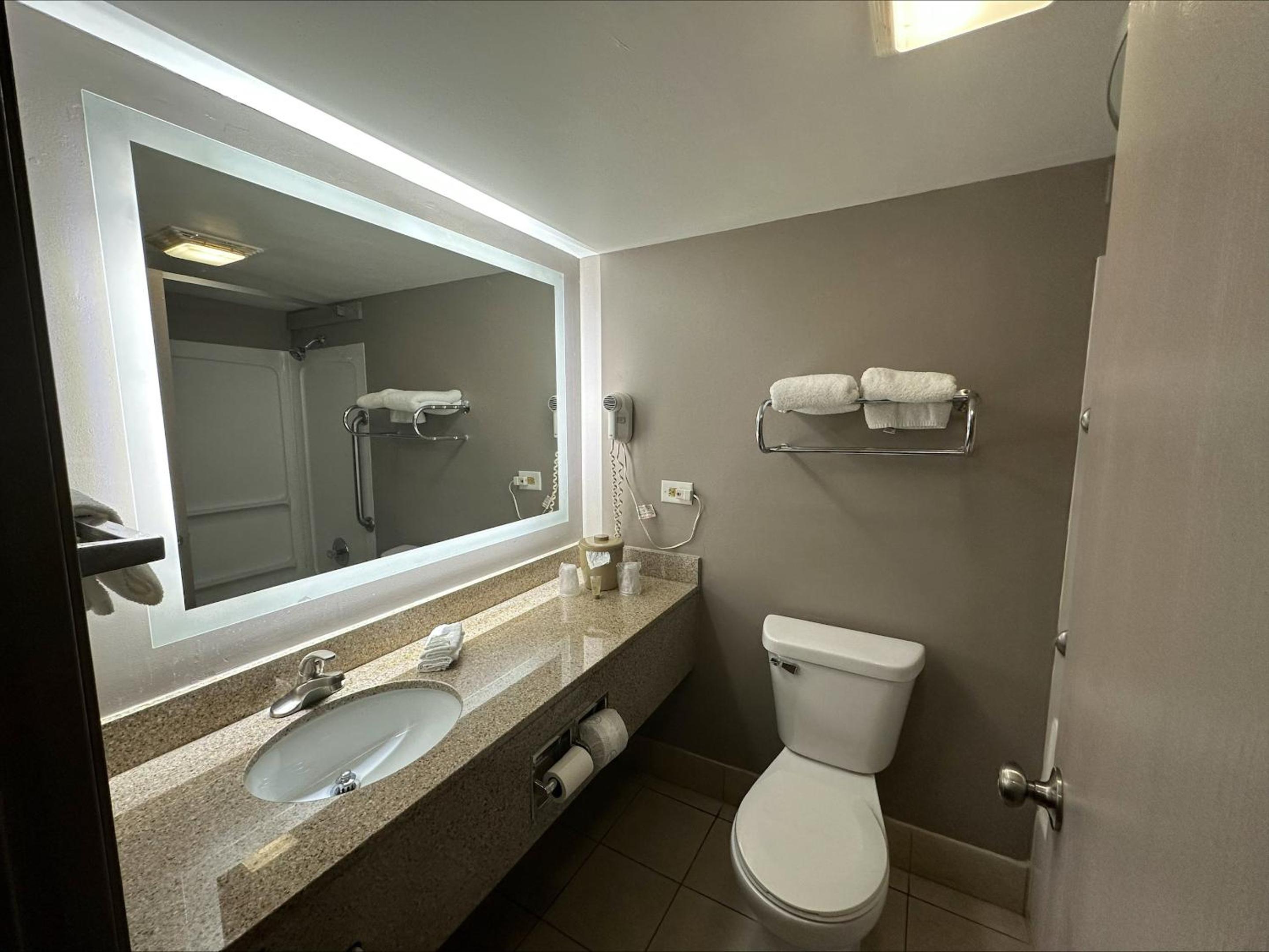 Superior Room with Two Queen Beds Smoke Free - Photo 3