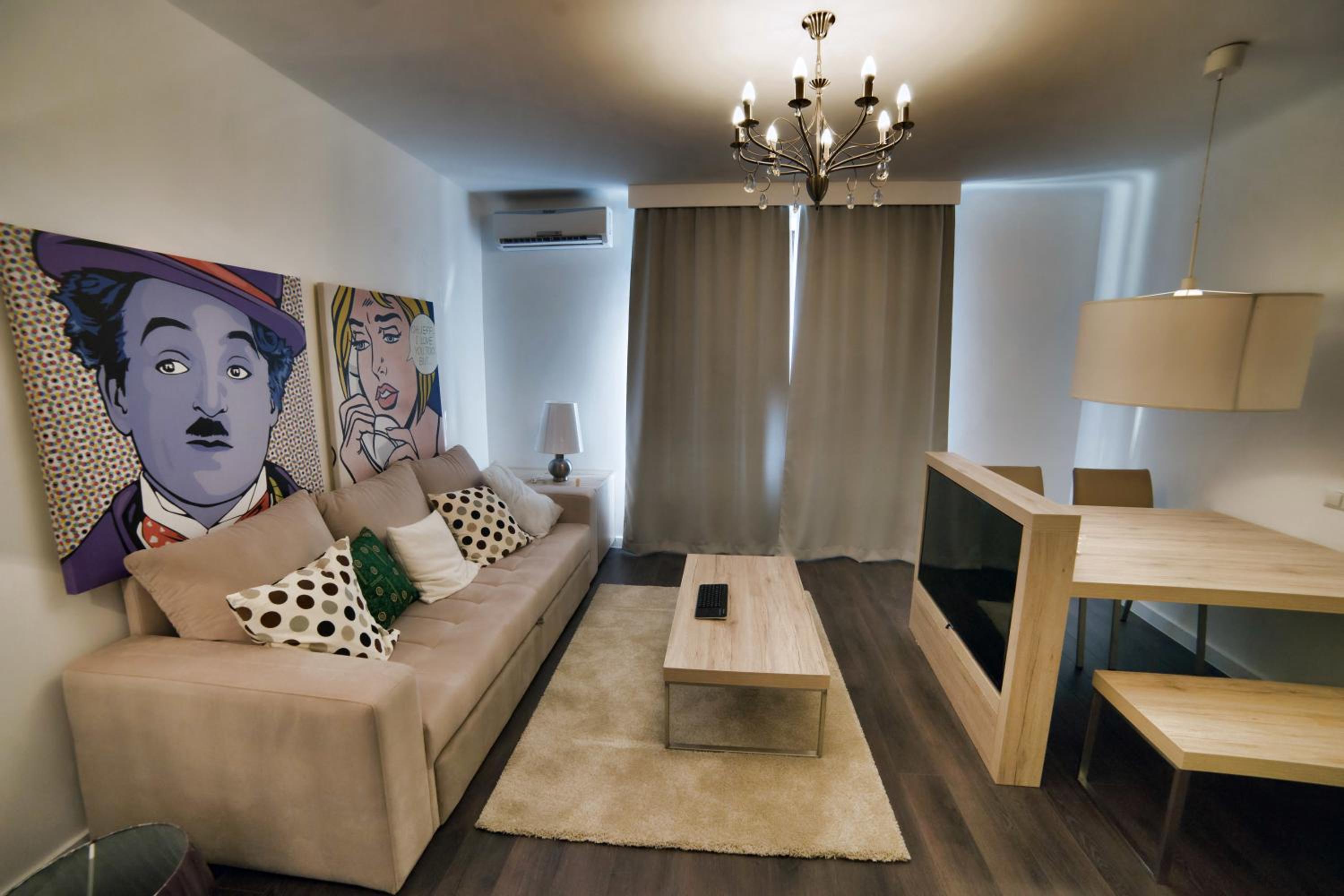 Classic Apartment with Twin Beds - Photo 9
