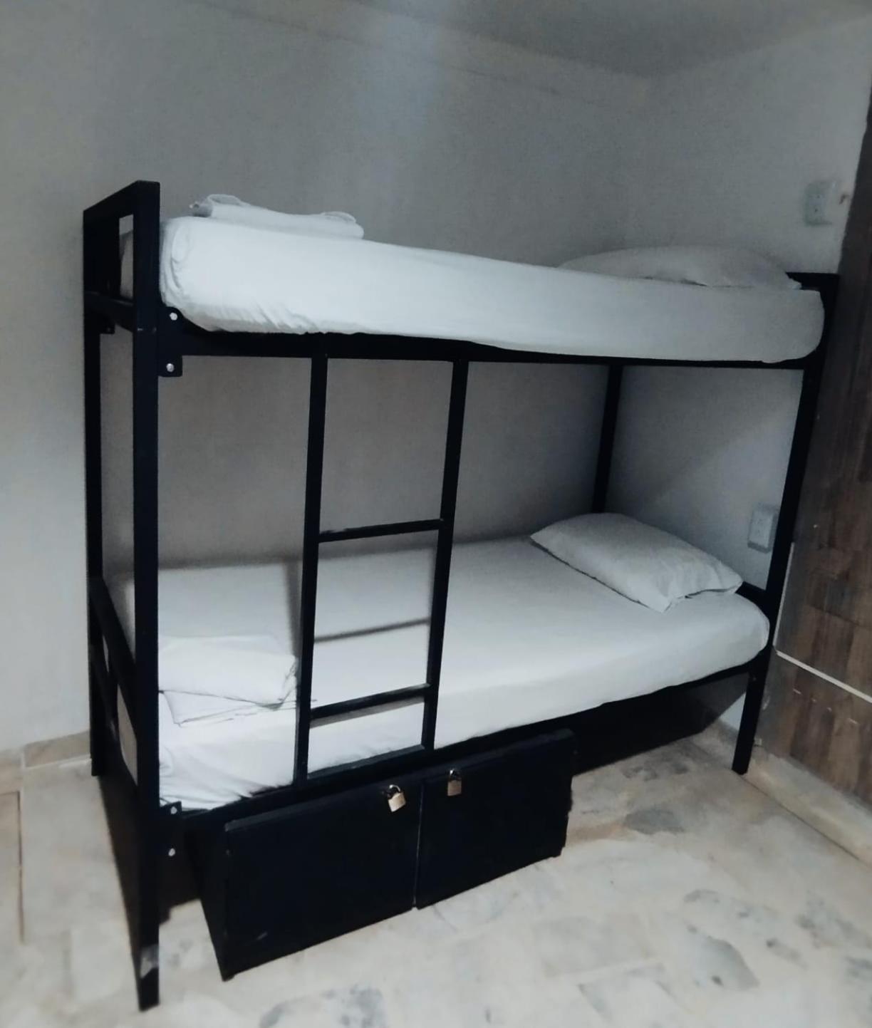 6-Bed Mixed Dormitory Room photo 1