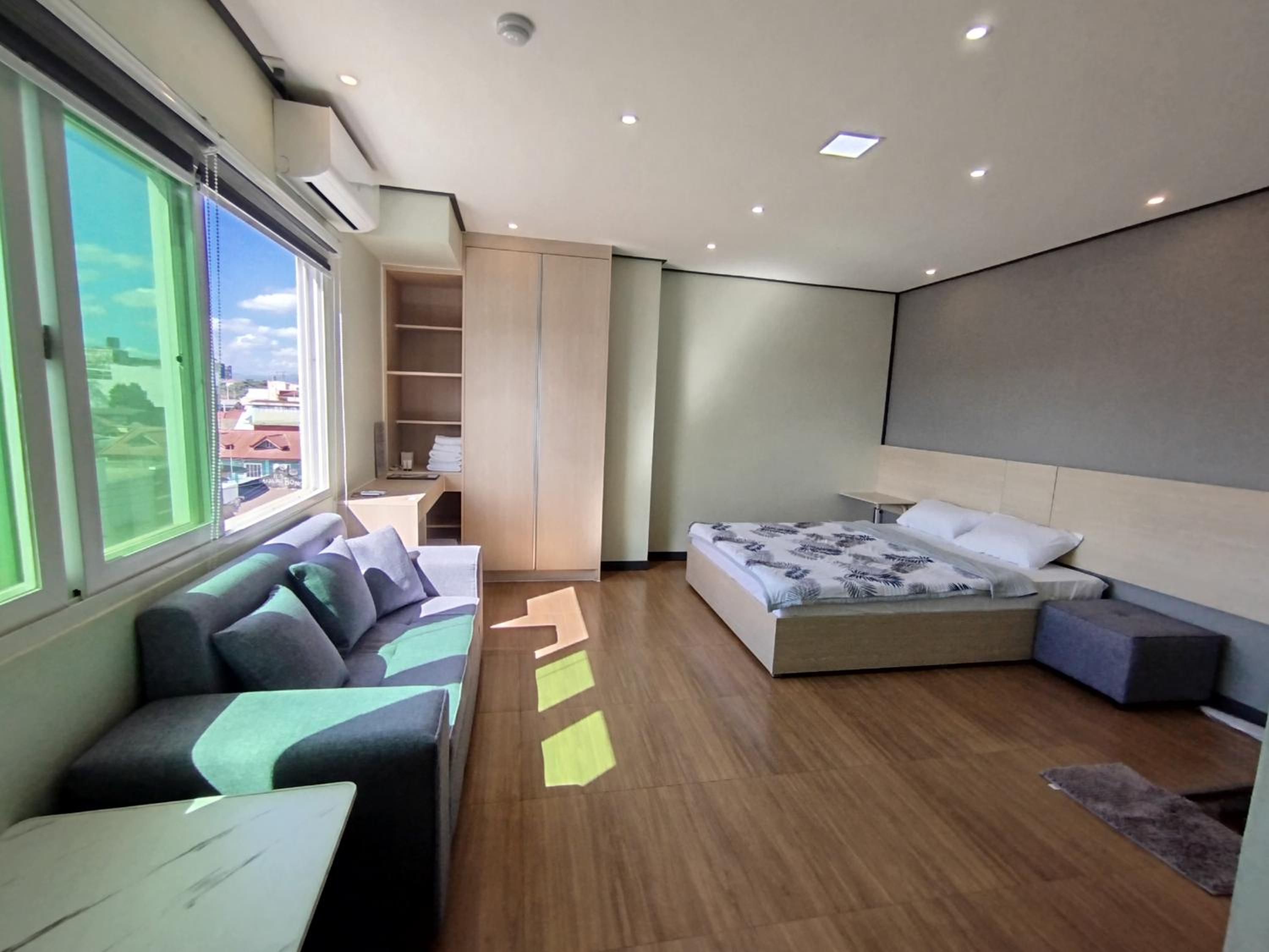 Deluxe Suite - Photo 6