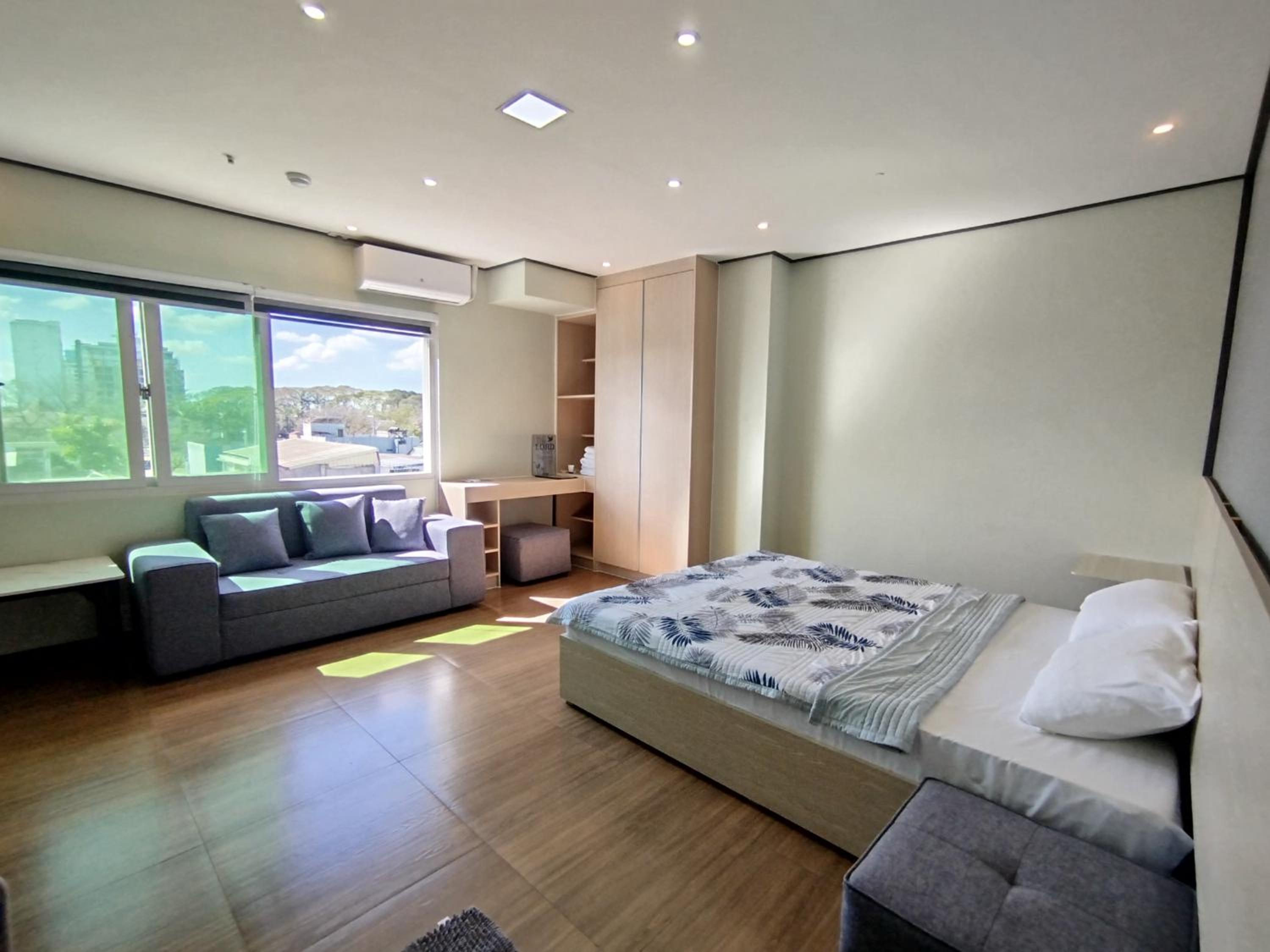 Deluxe Suite - Photo 5
