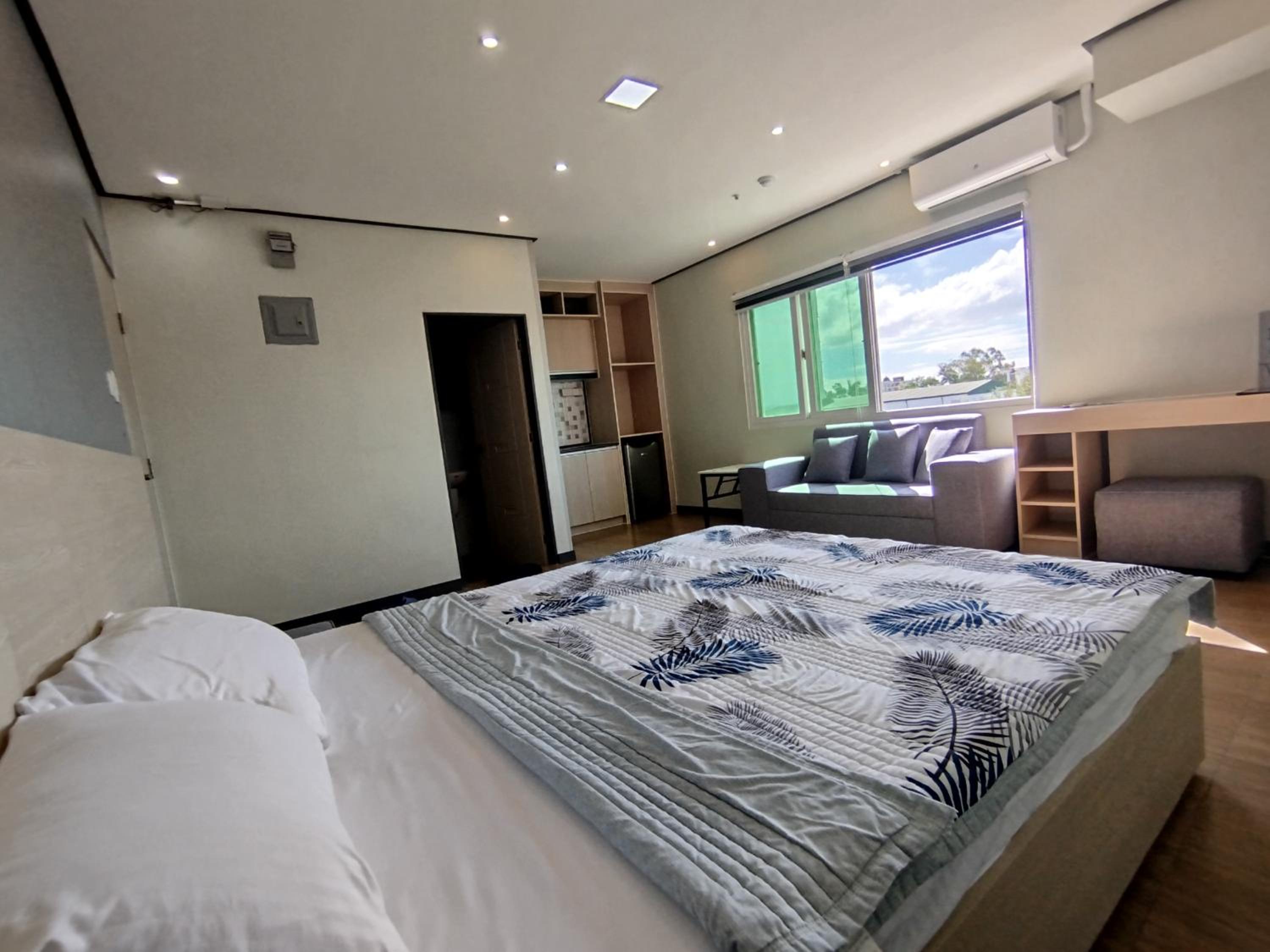 Deluxe Suite - Photo 8