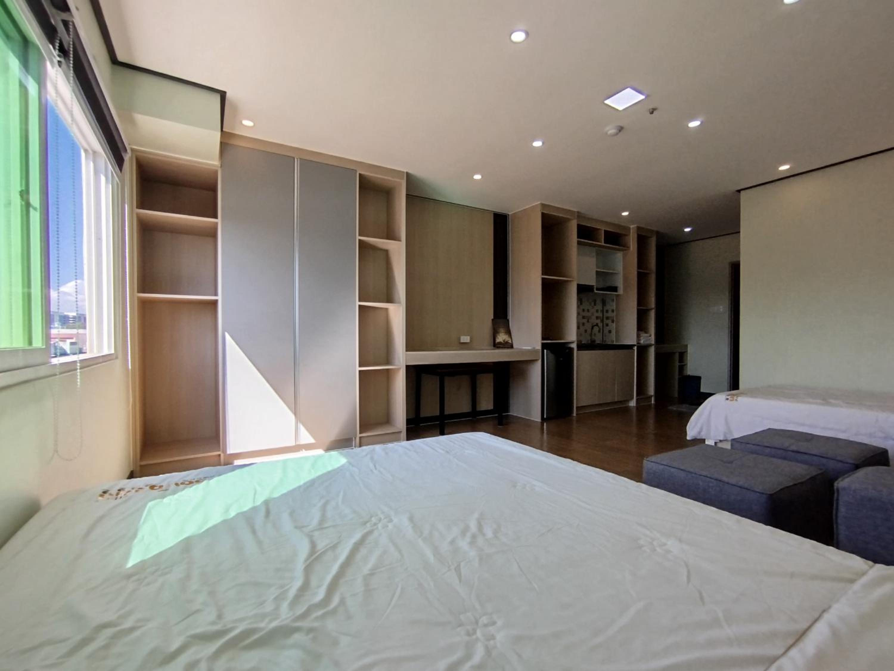 Deluxe Family Suite - Photo 8