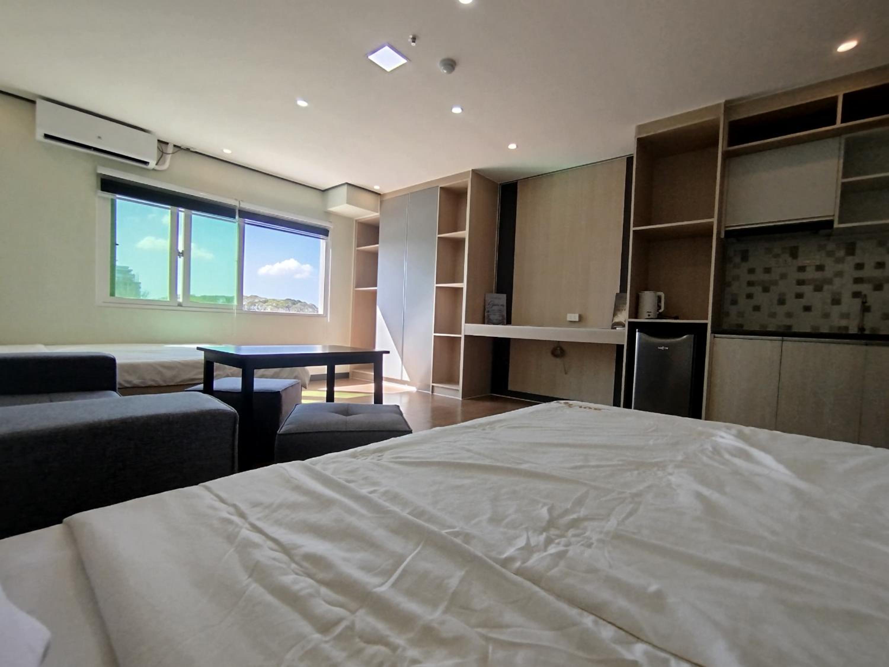 Deluxe Family Suite - Photo 9