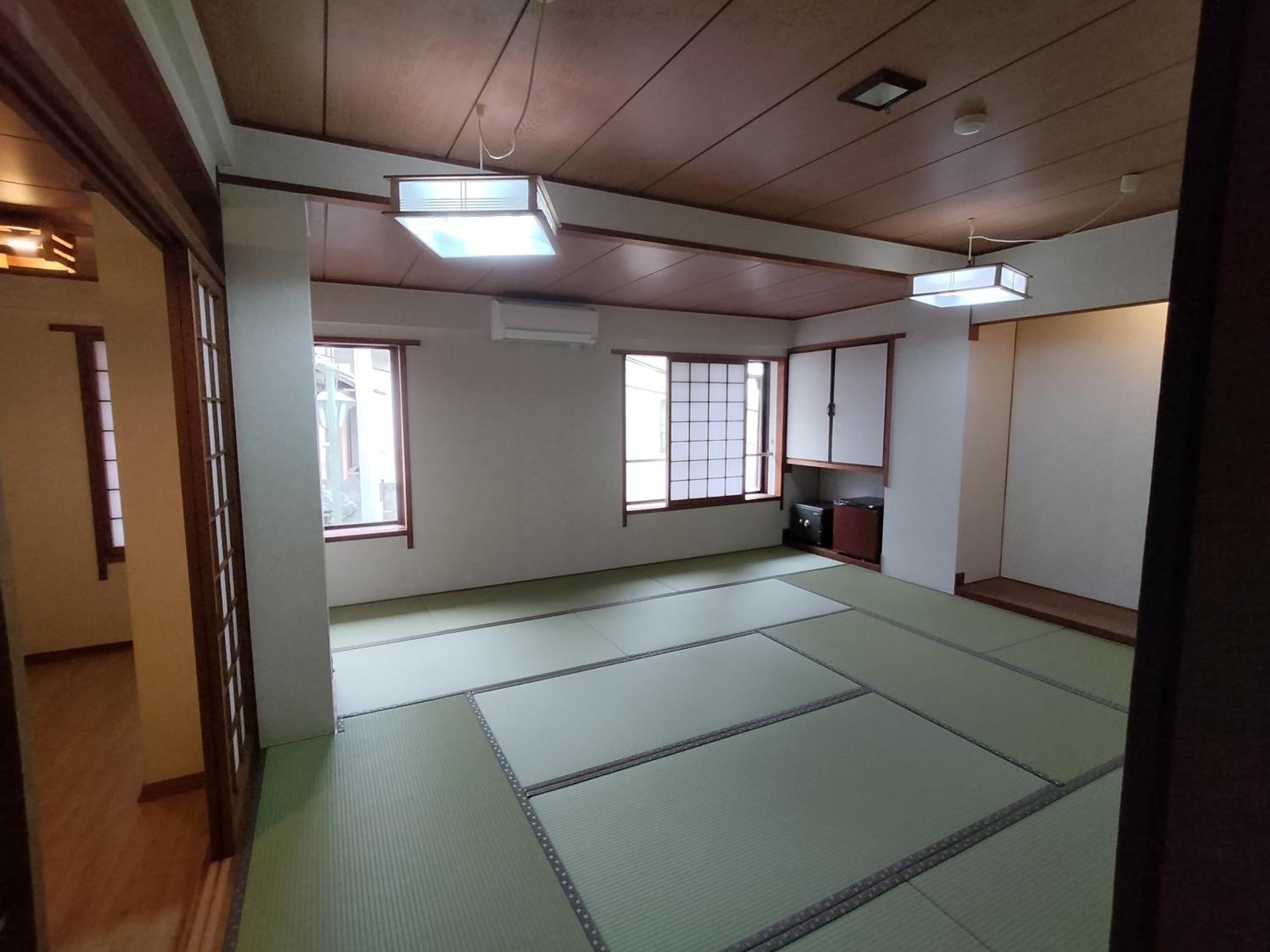 Family Room - Photo 2