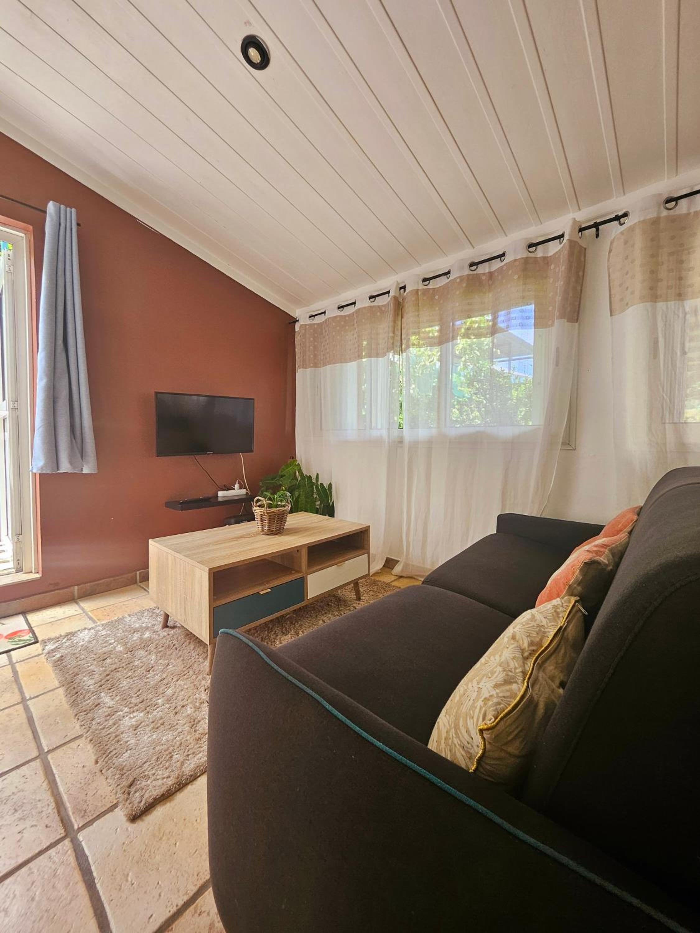 One-Bedroom House photo 1