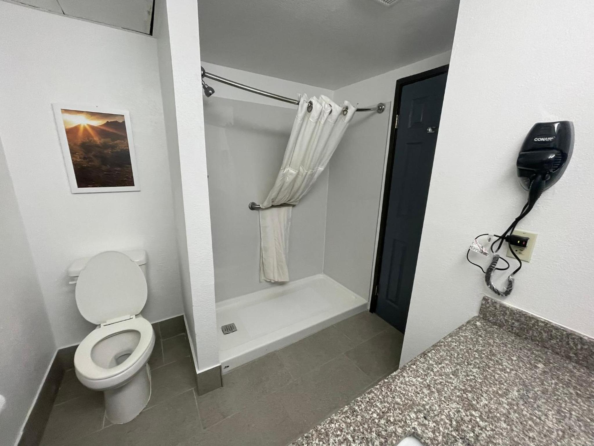 King Room - Non-Smoking photo 2