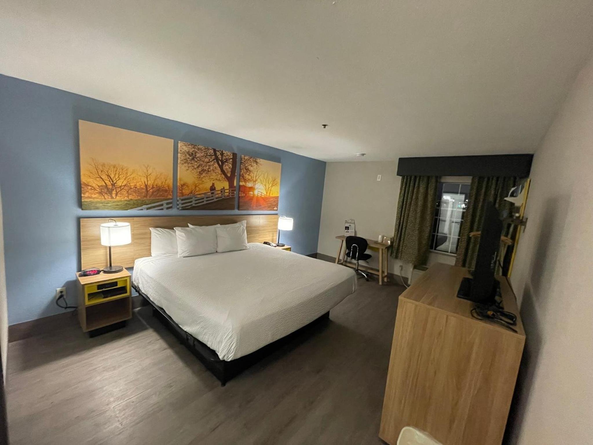 King Room - Disability Access/Non-Smoking photo 2