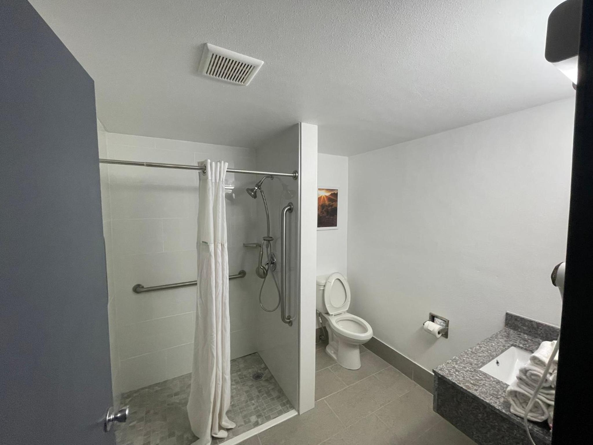 King Room - Disability Access/Non-Smoking photo 3