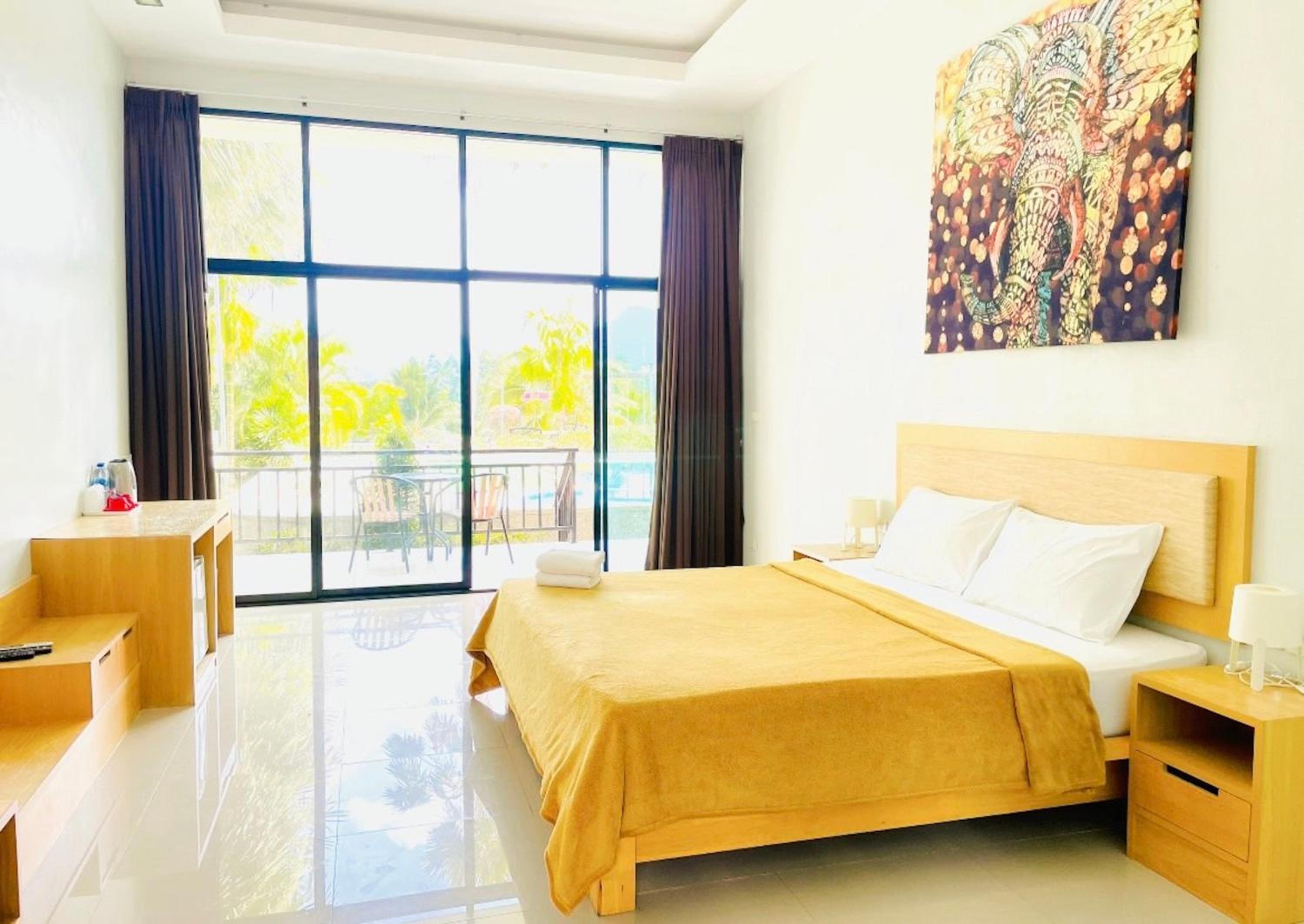 Deluxe Double Room with Pool Access - Photo 11