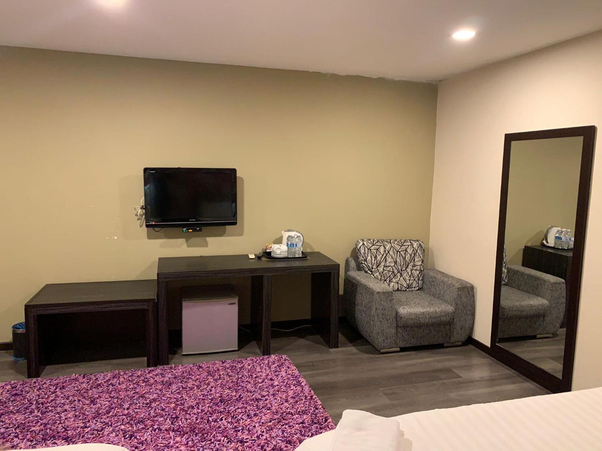 Family Room - Photo 2