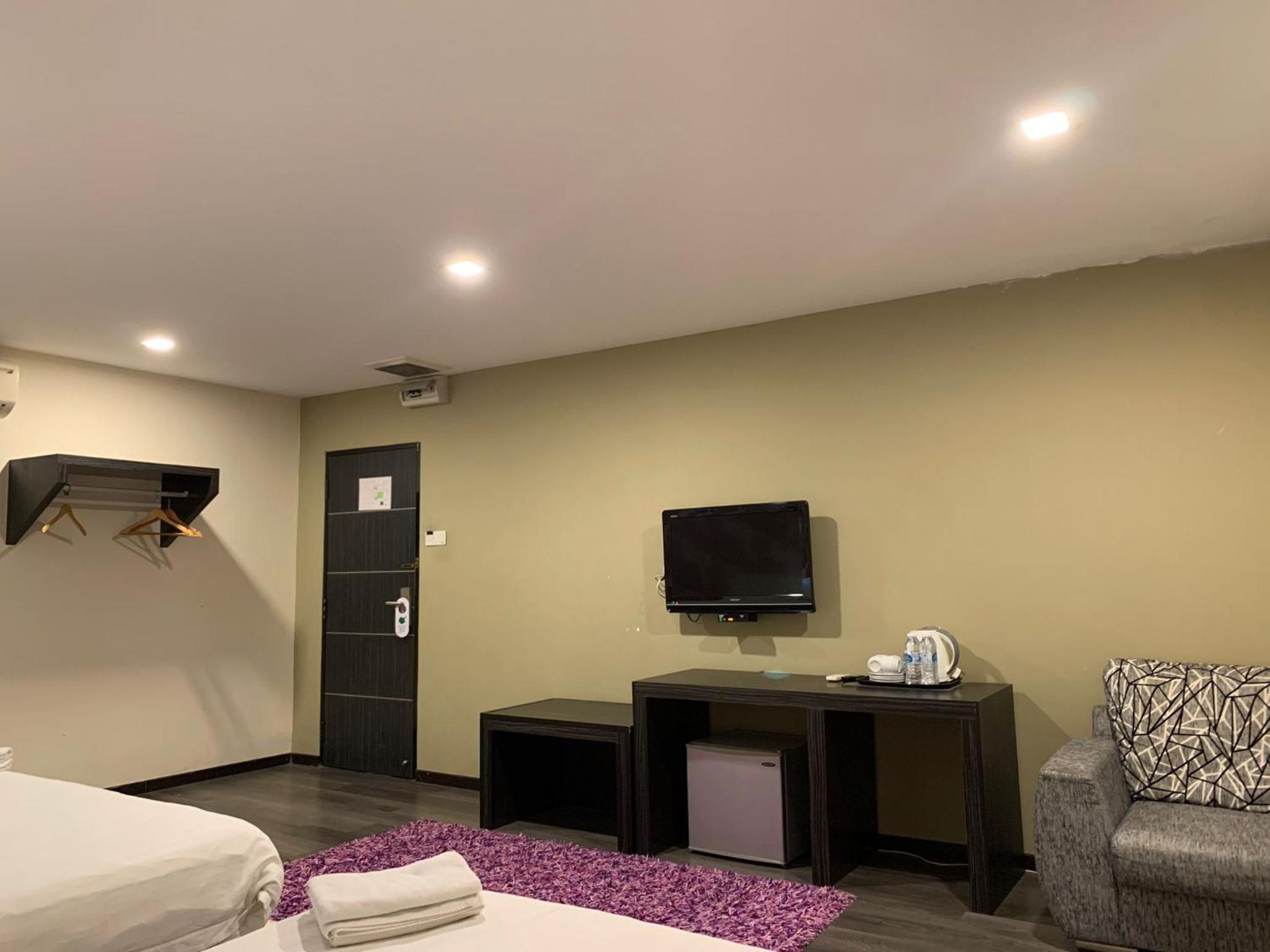 Family Room - Photo 3