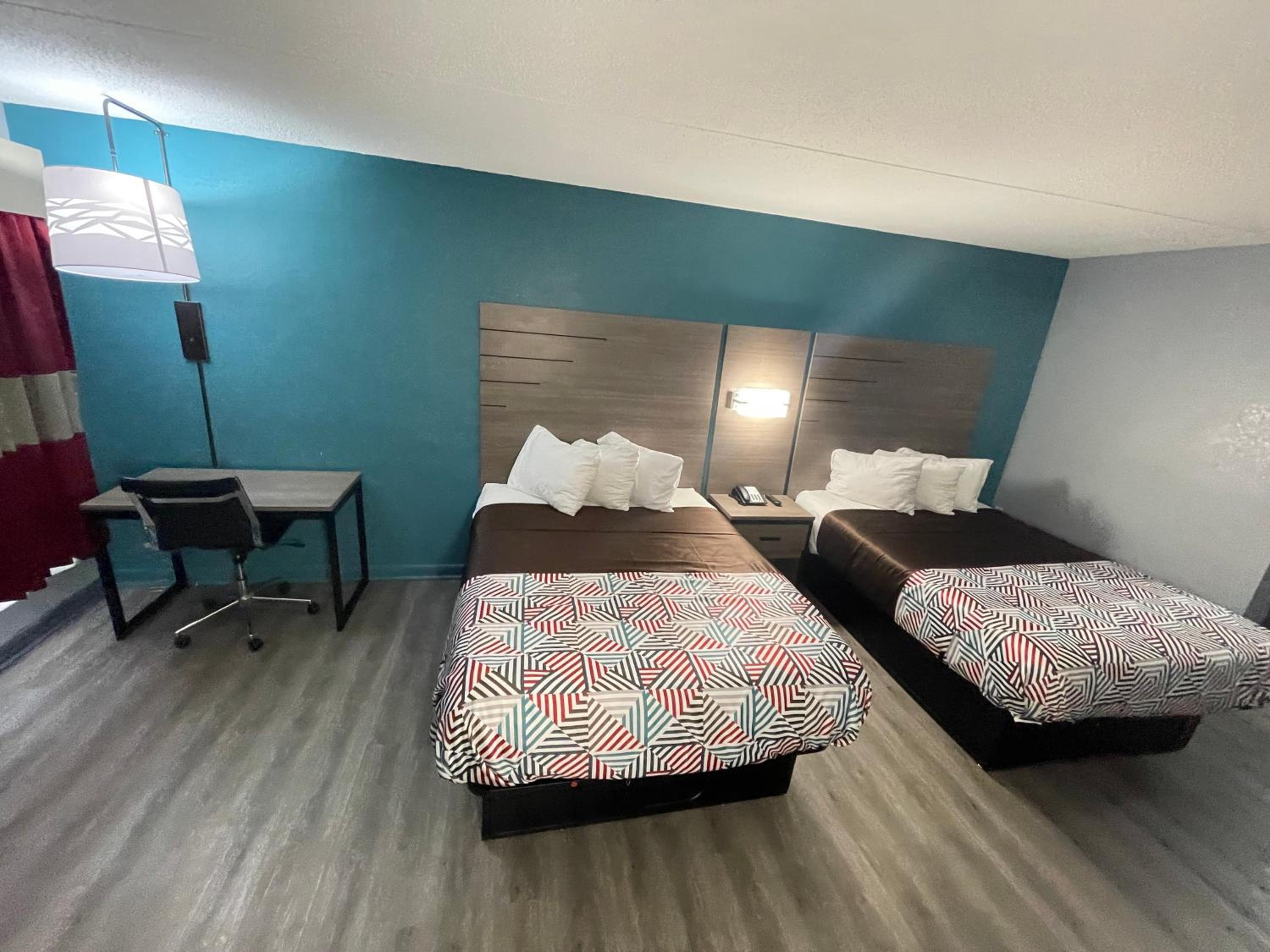Deluxe Queen Room with Two Queen Beds photo 2