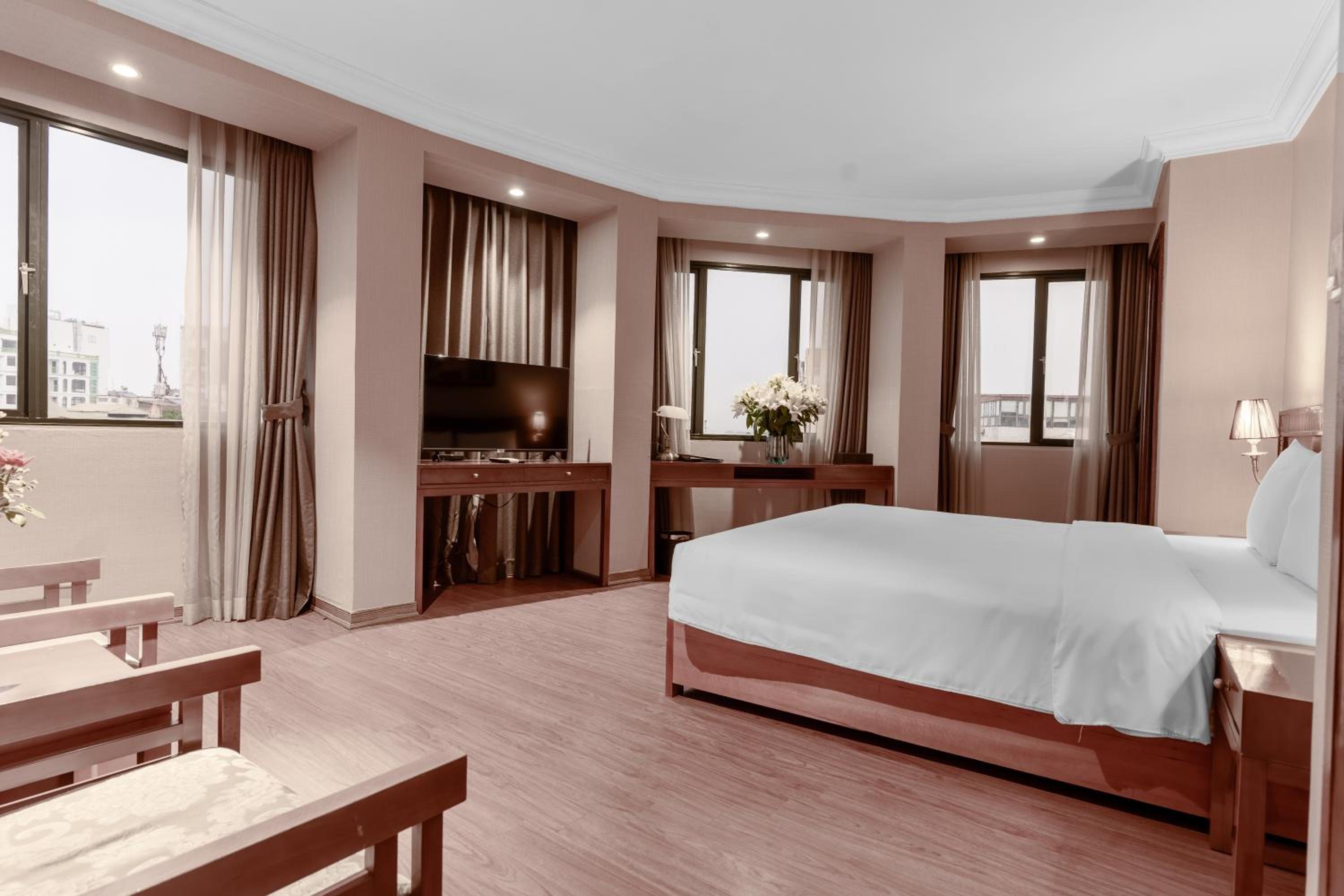 Junior Suite with Park View