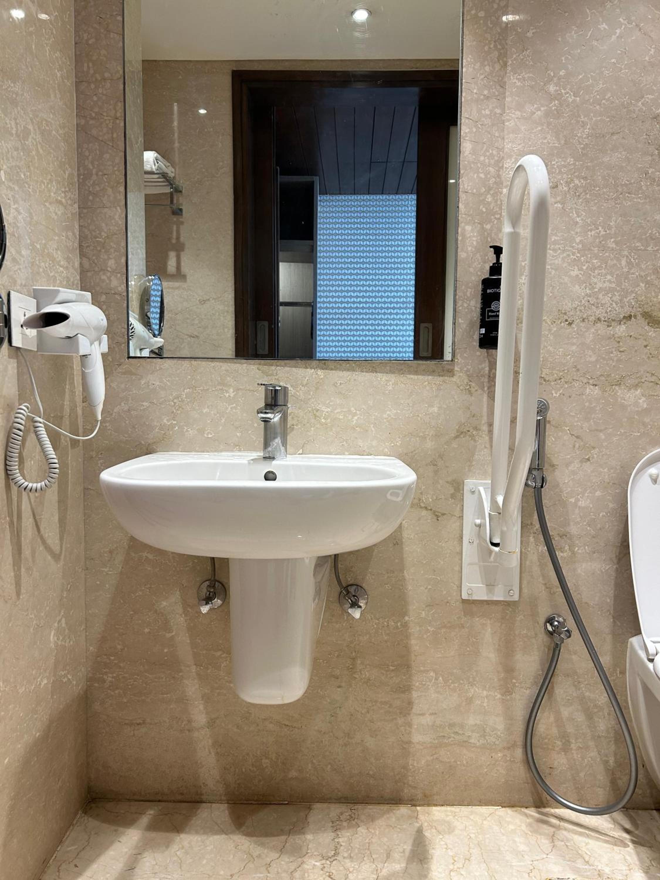 King Room - Mobility Access/Non-Smoking - Book and Unlock Exclusive discounts