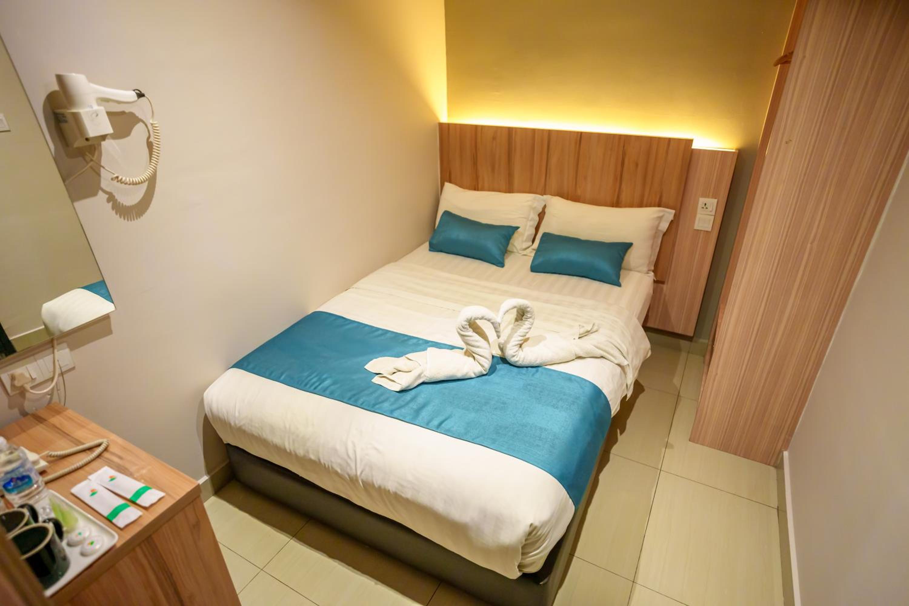 Standard Queen Room