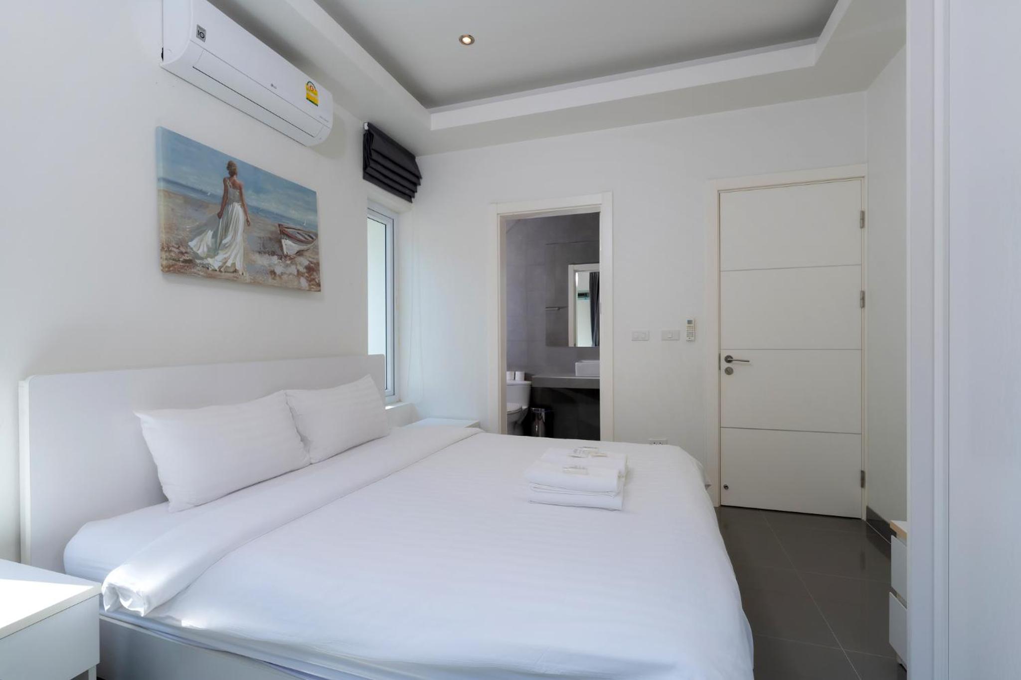 Three-Bedroom Villa - Photo 12