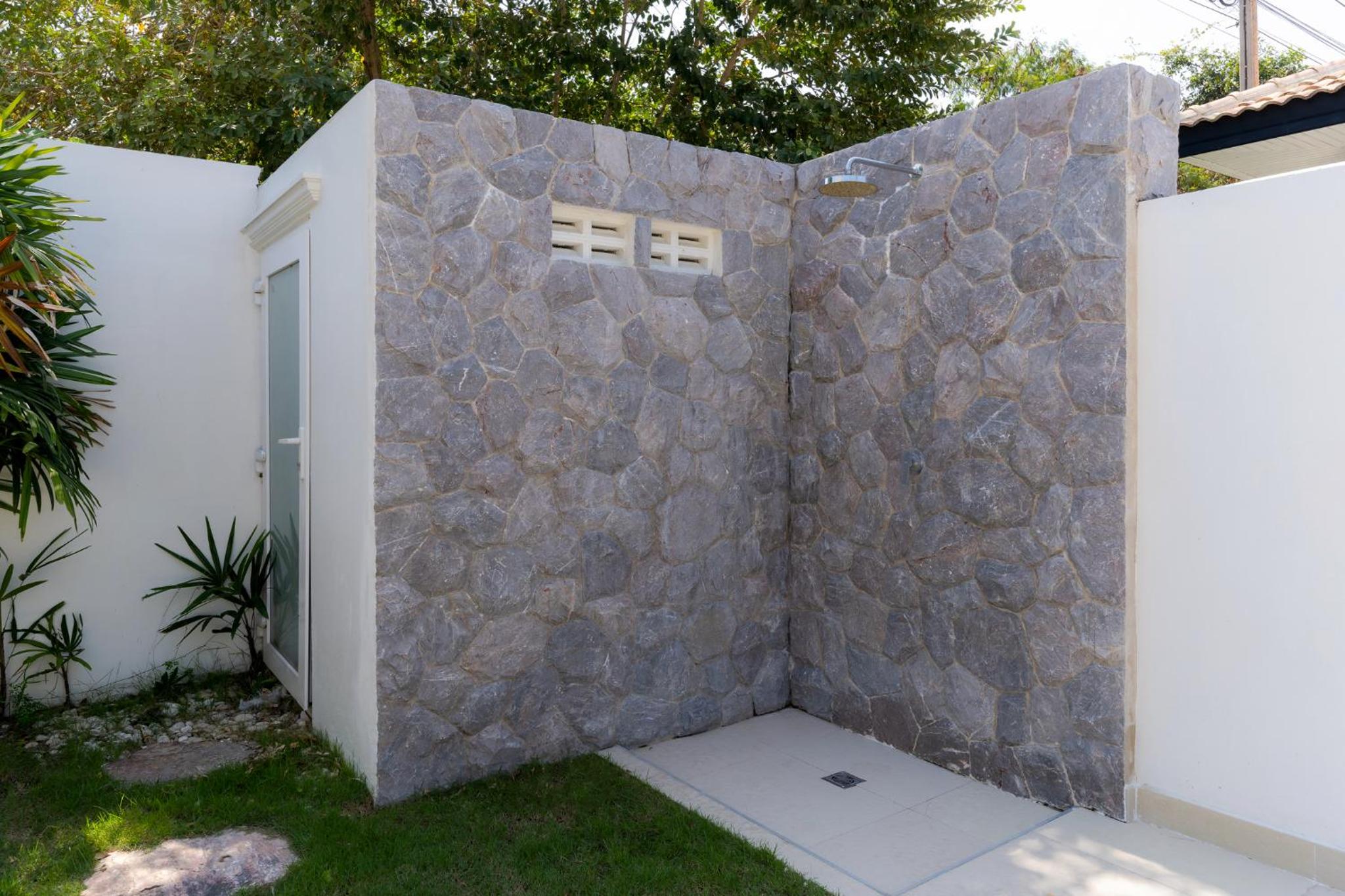 Three-Bedroom Villa - Photo 9