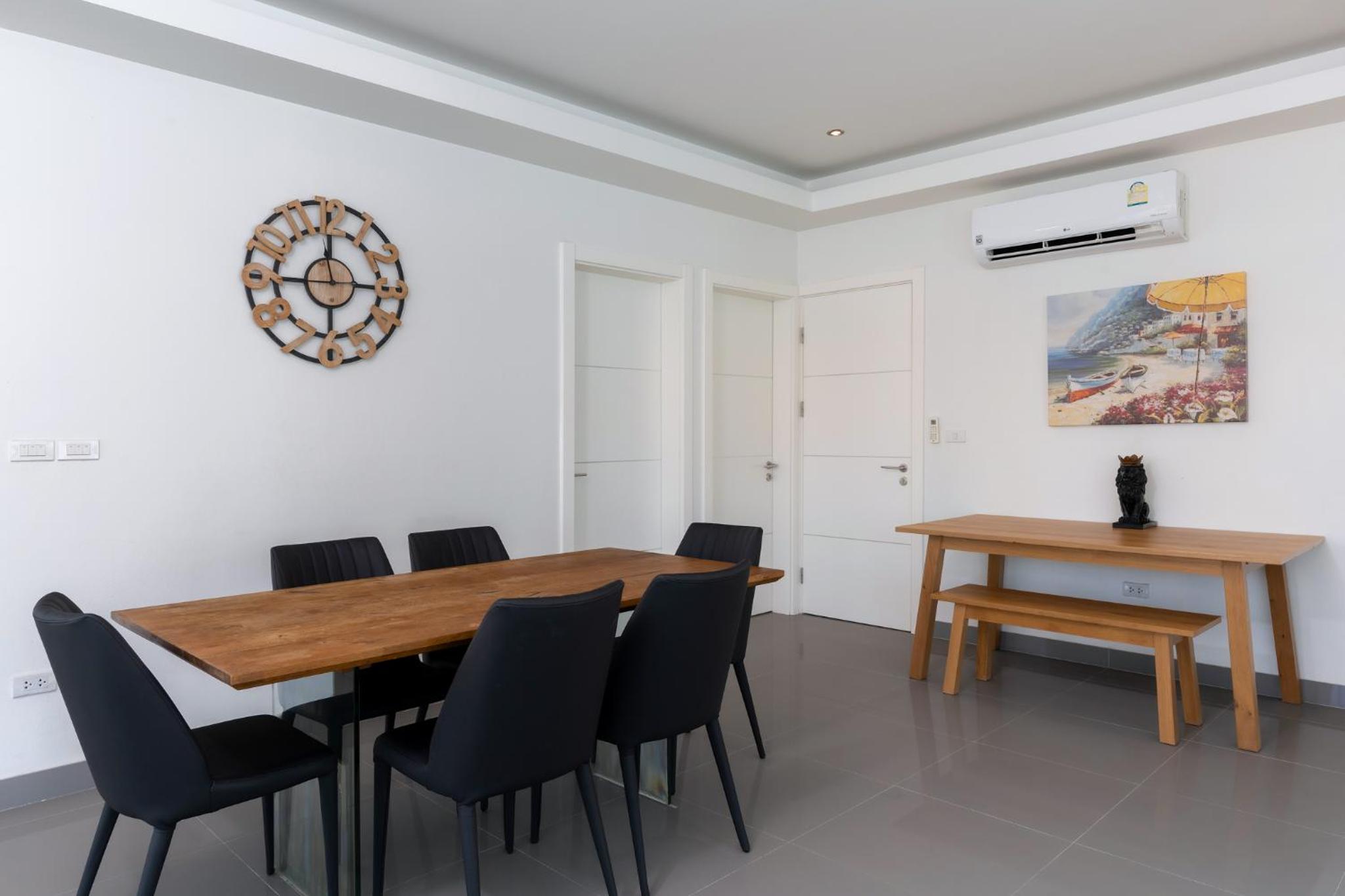 Three-Bedroom Villa - Photo 5