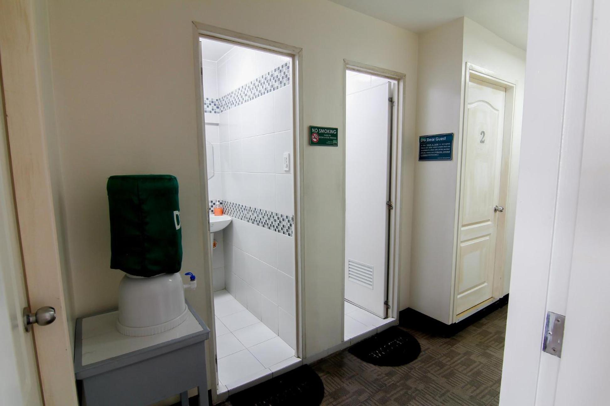 Standard Twin Room with Shared Bathroom photo 2