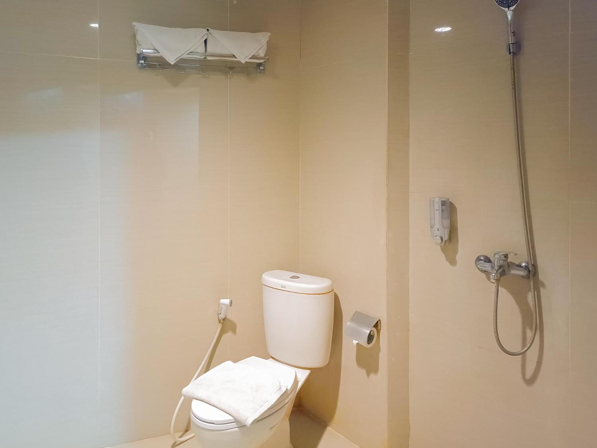 Standard Twin Room - Photo 4