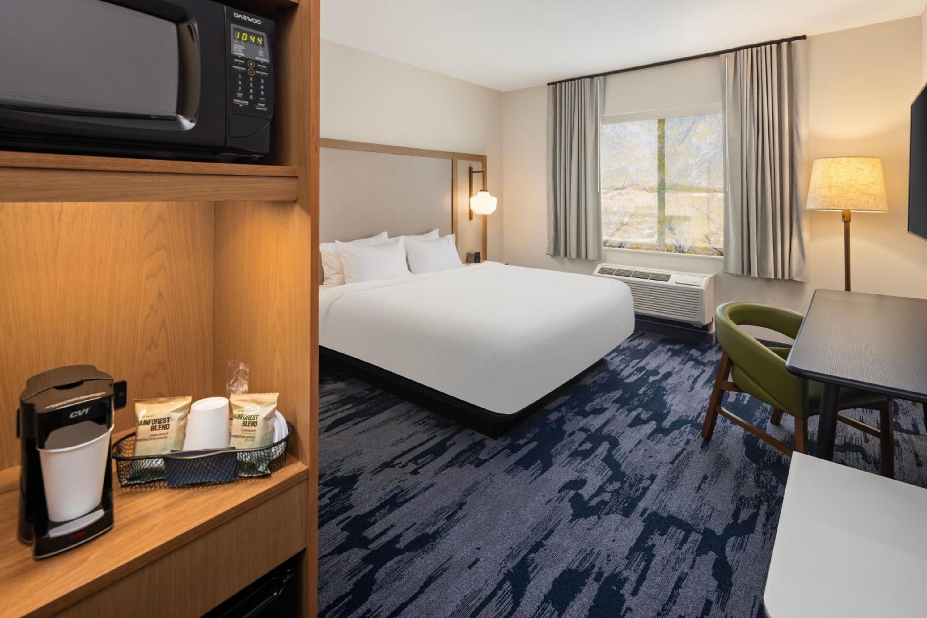 King Room - Hearing Accessible photo 3