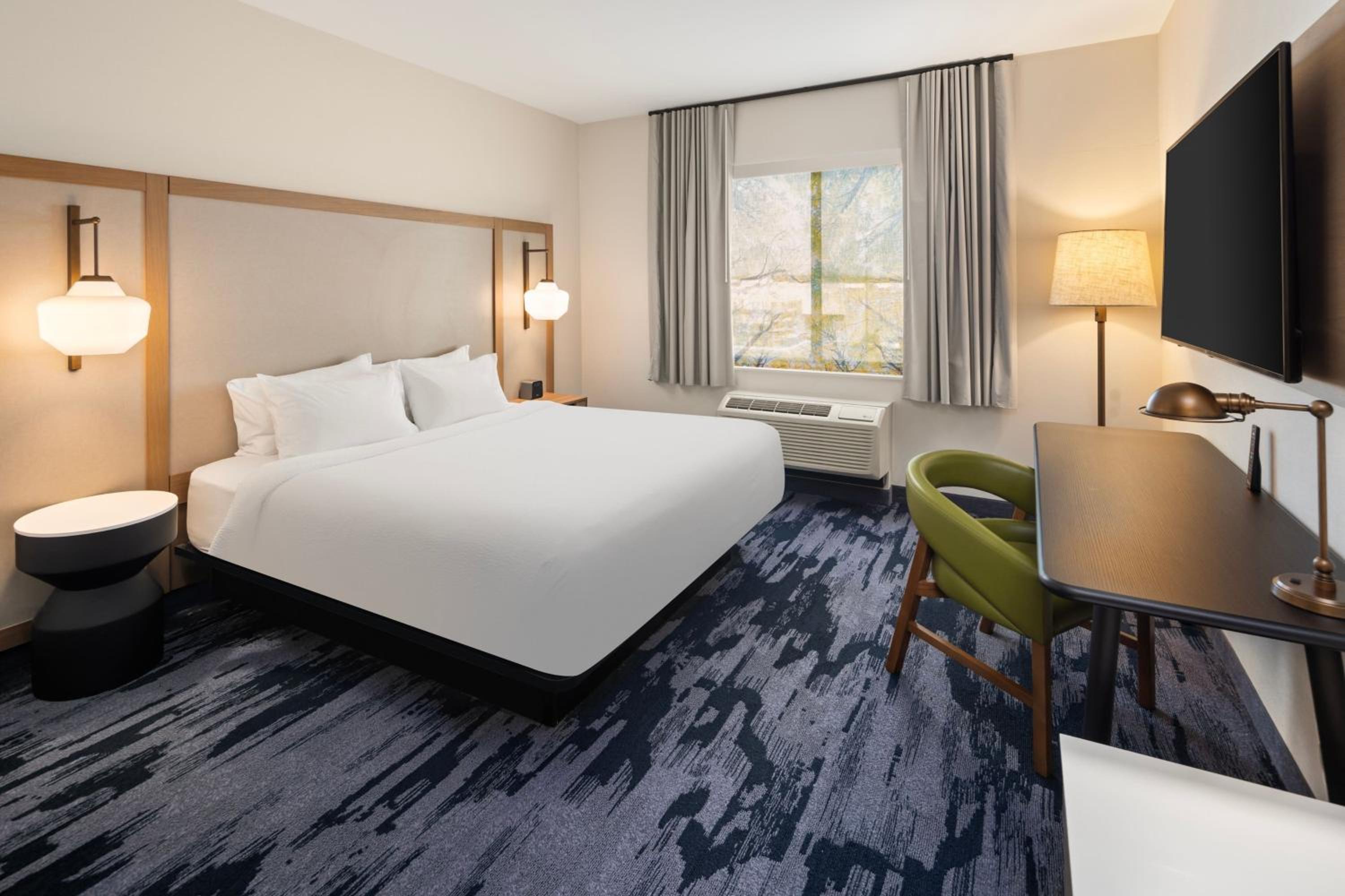 King Room - Hearing Accessible photo 1
