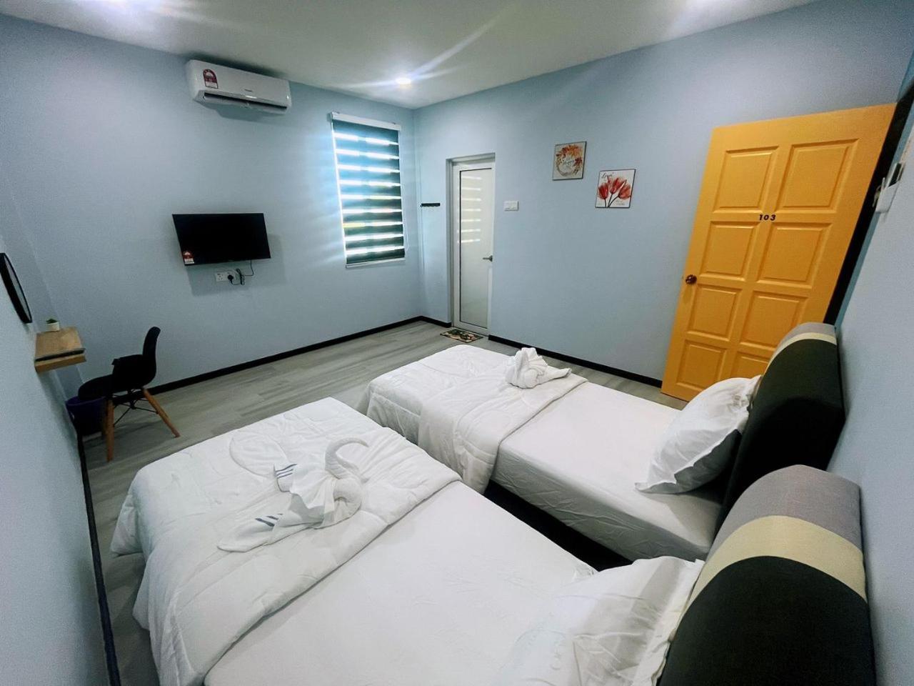 Standard Twin Room - Photo 1