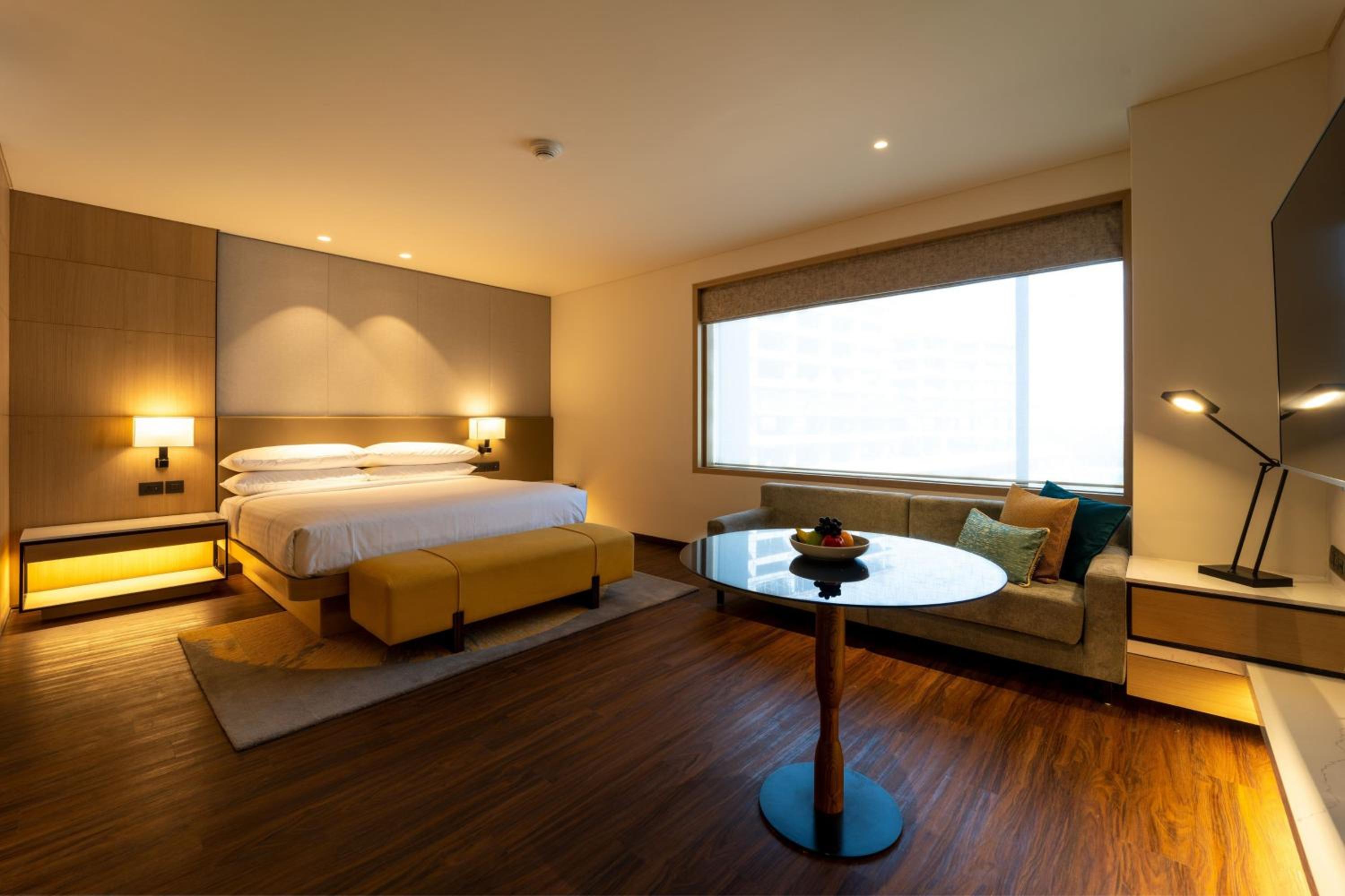 Executive King - 20% Discount on F&B and Laundry Service