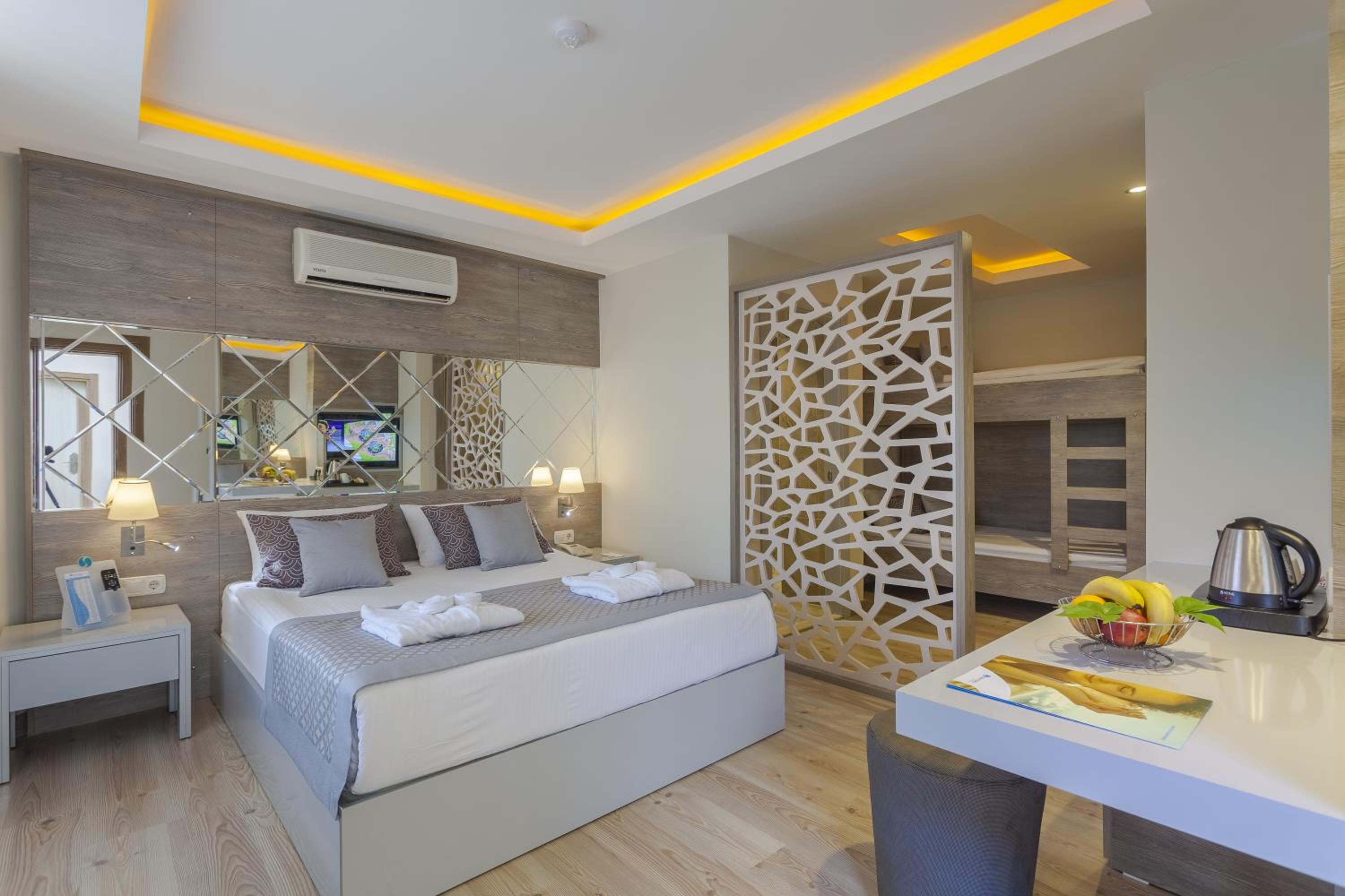 Park Villa Family Room 1 photo 1