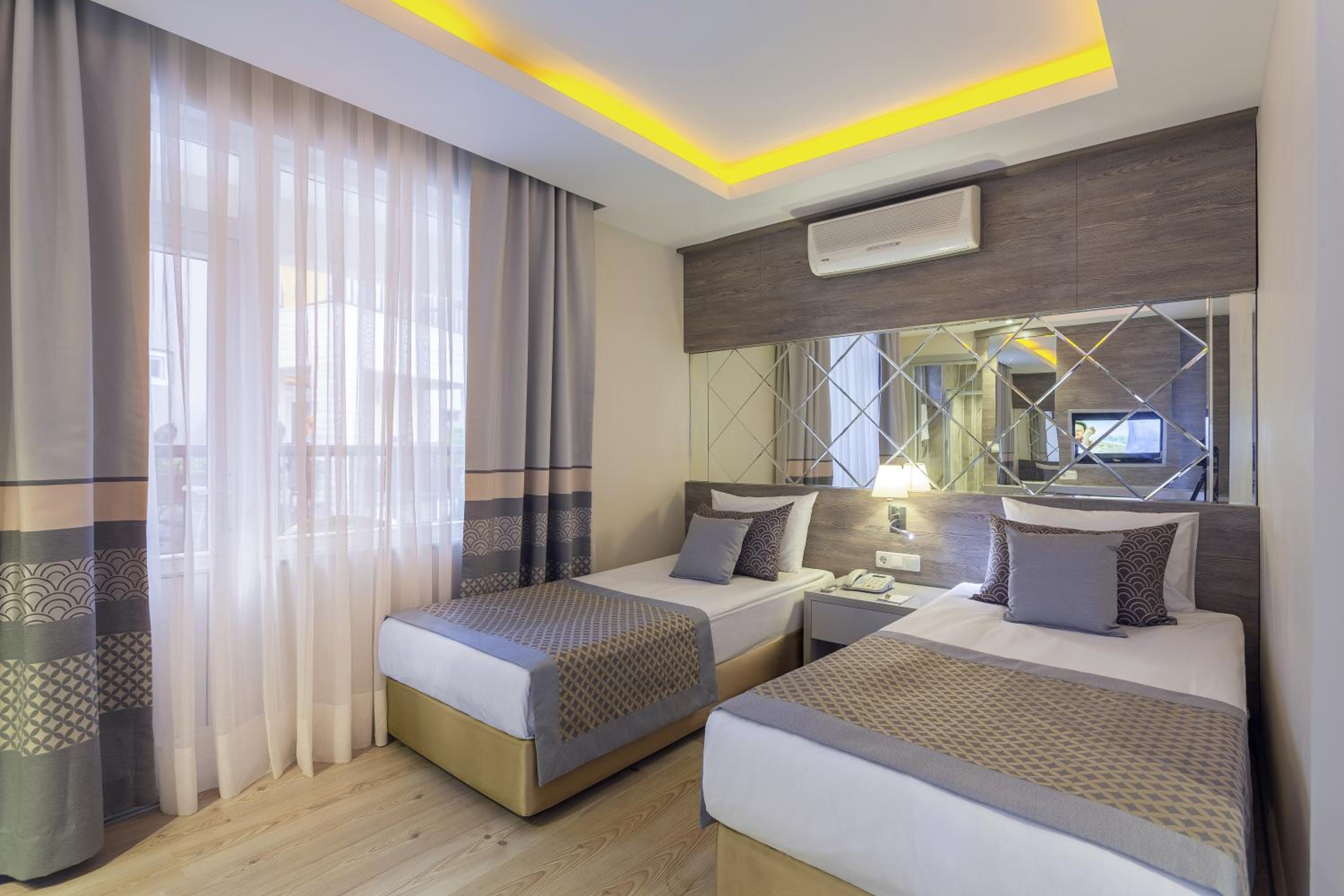 Park Villa Family Room 2 photo 1