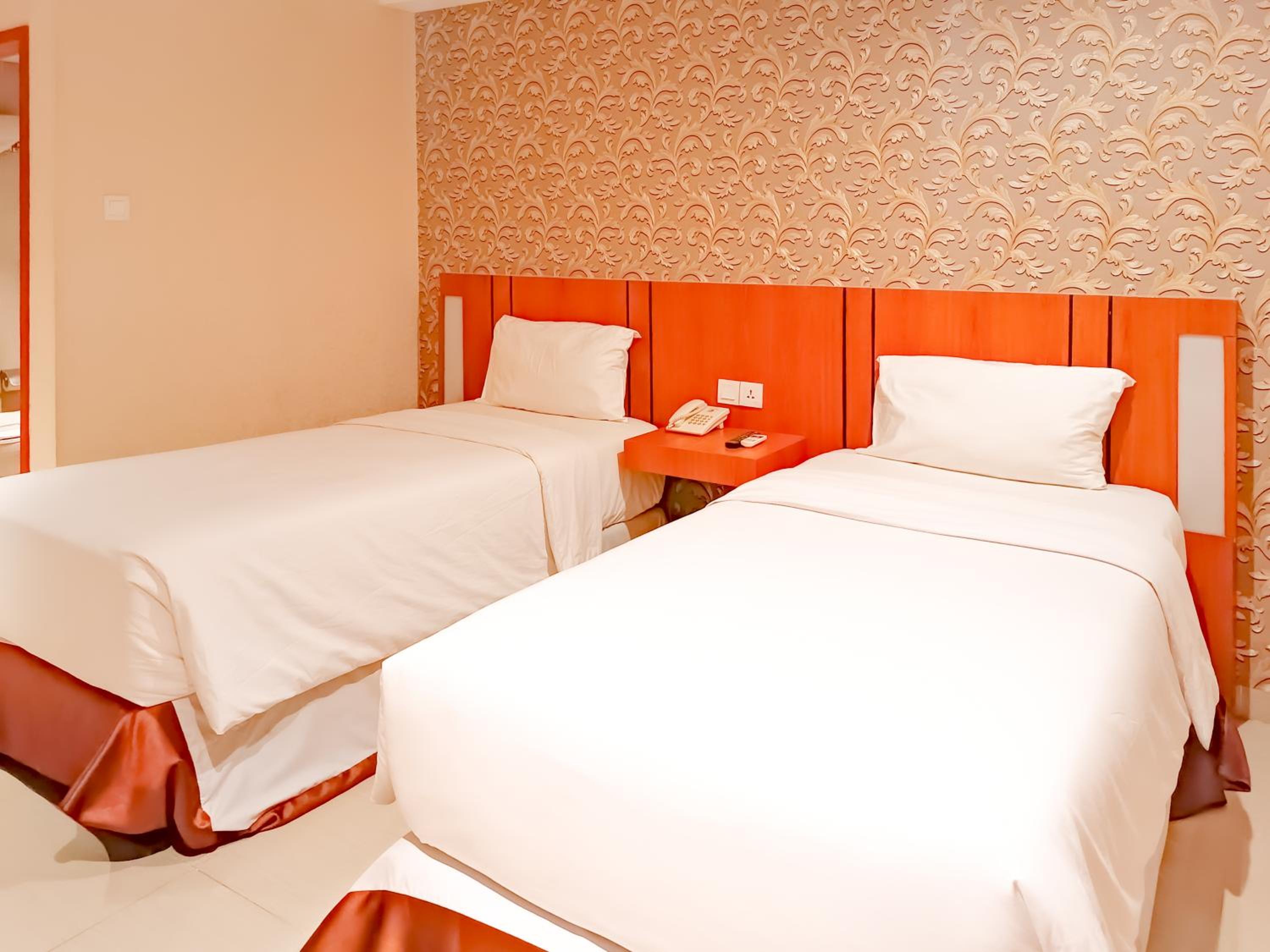 Standard Twin Room - Photo 1