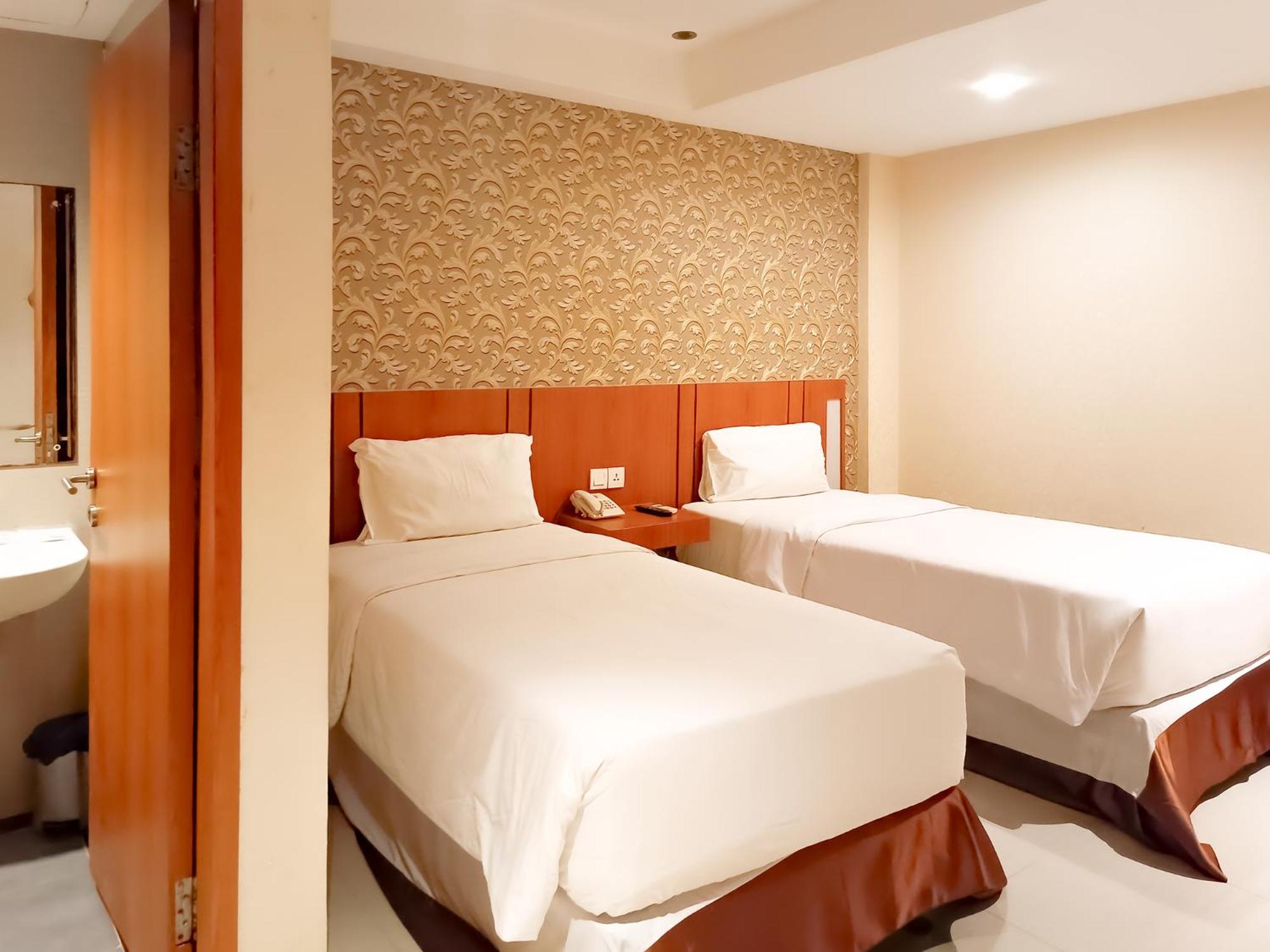 Standard Twin Room - Photo 2