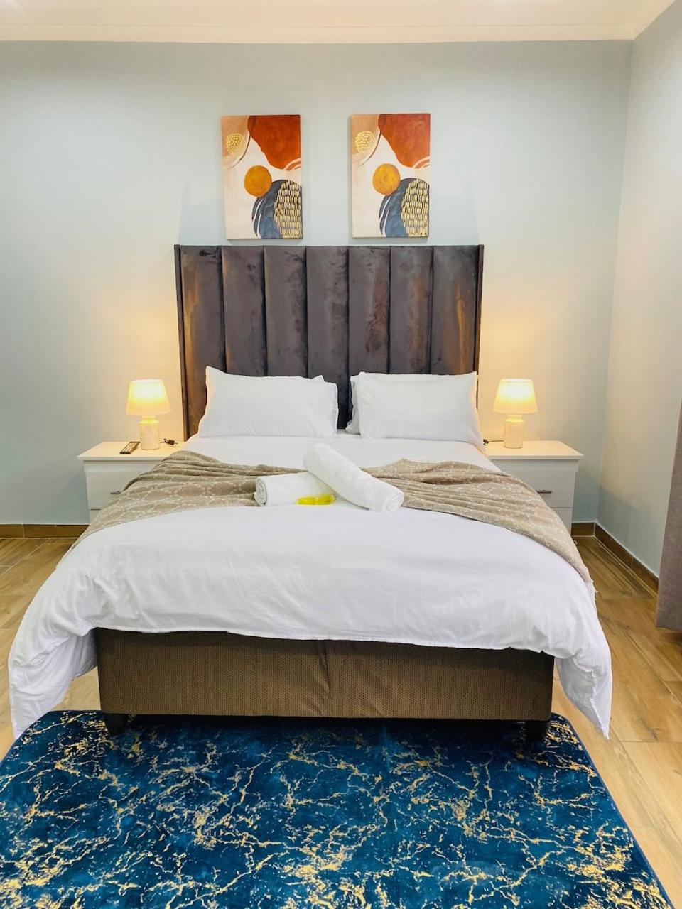 Double Room with Shared Bathroom photo 2