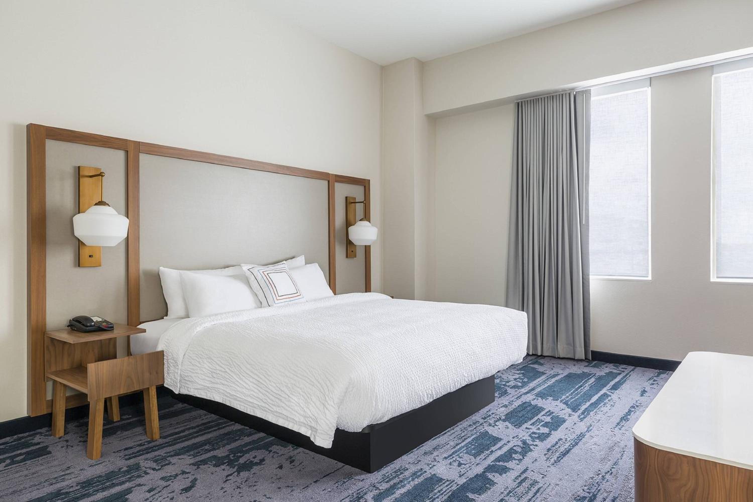 Guest Room, 1 King - Photo 1