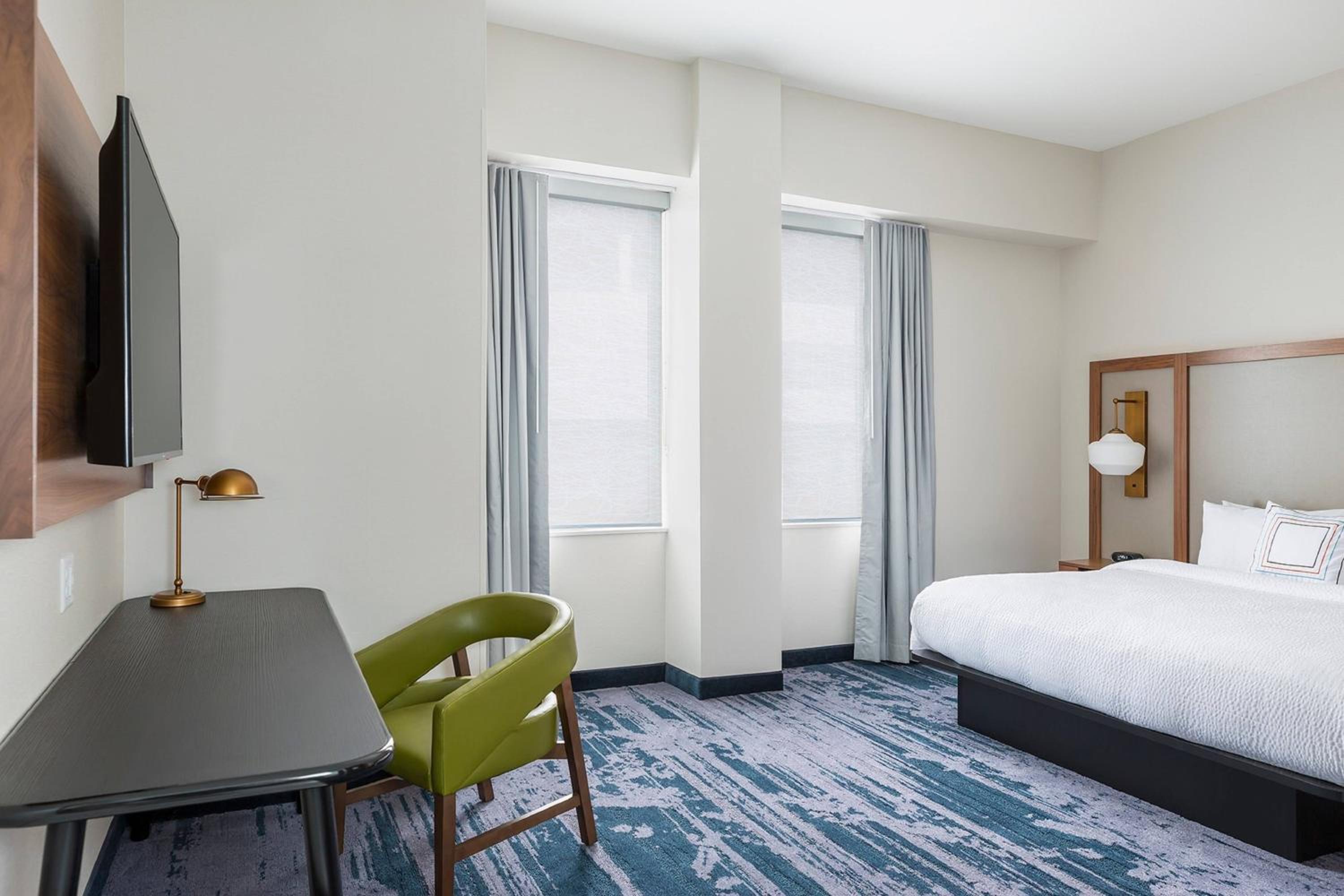 Guest Room, 1 King - Photo 2