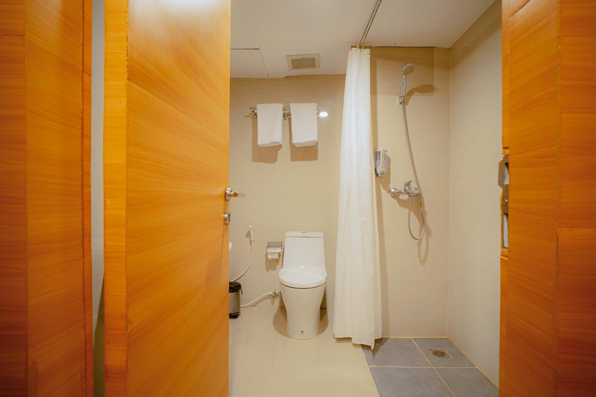 Deluxe Queen Room - Photo 2