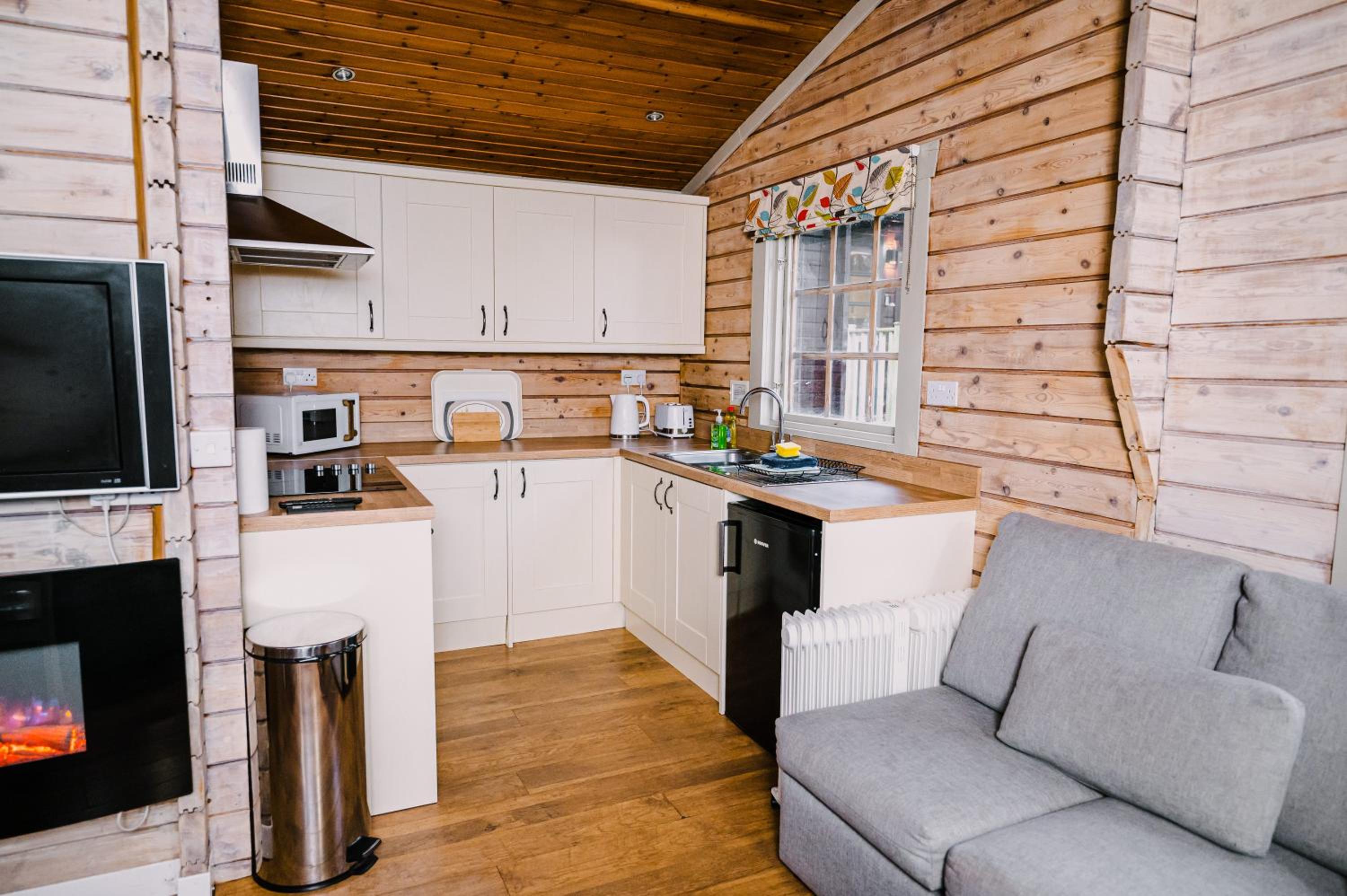 Scandinavian Log Cabin - Wheelchair Friendly - Premier photo 2
