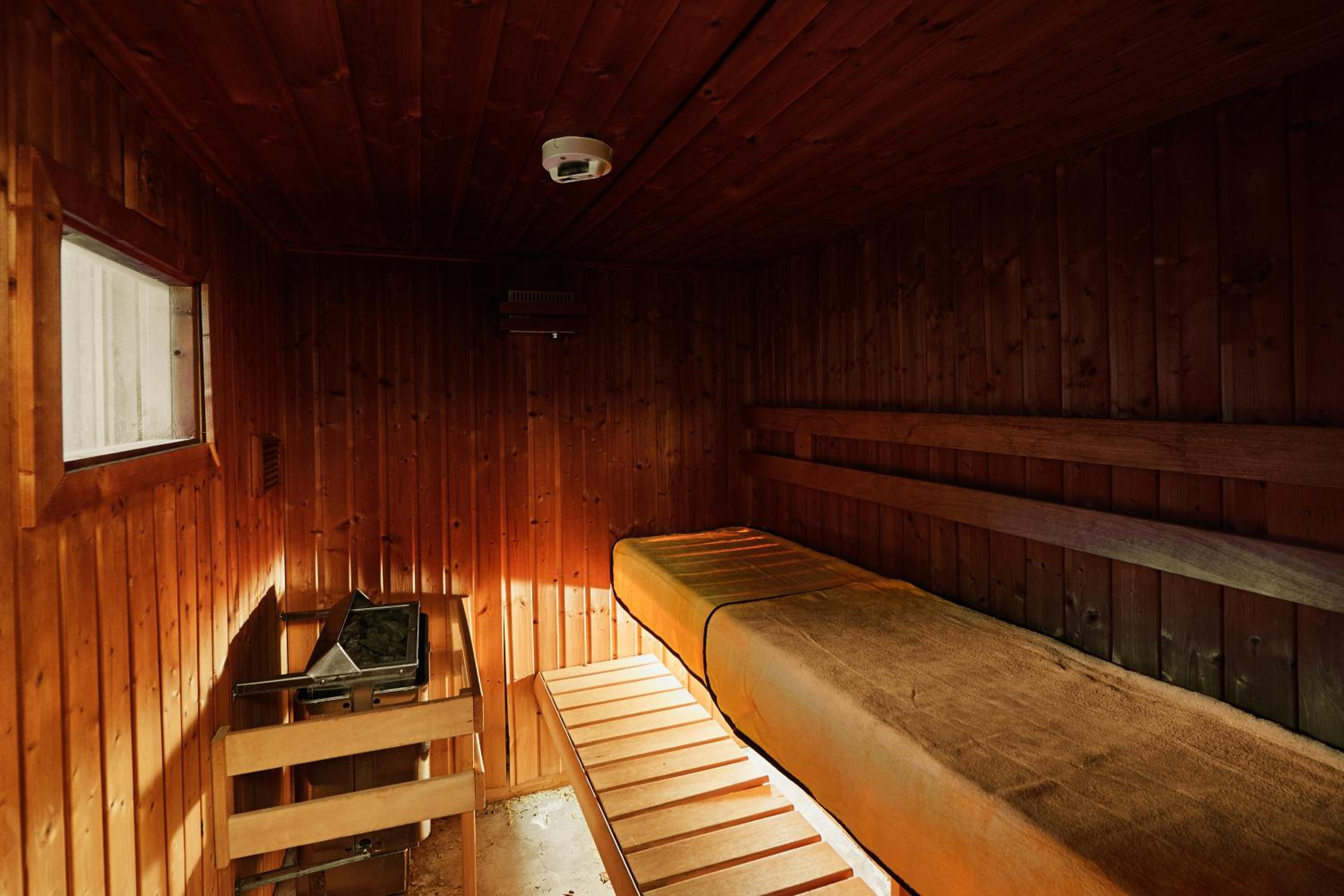 Quadruple Room - Non-Smoking photo 3