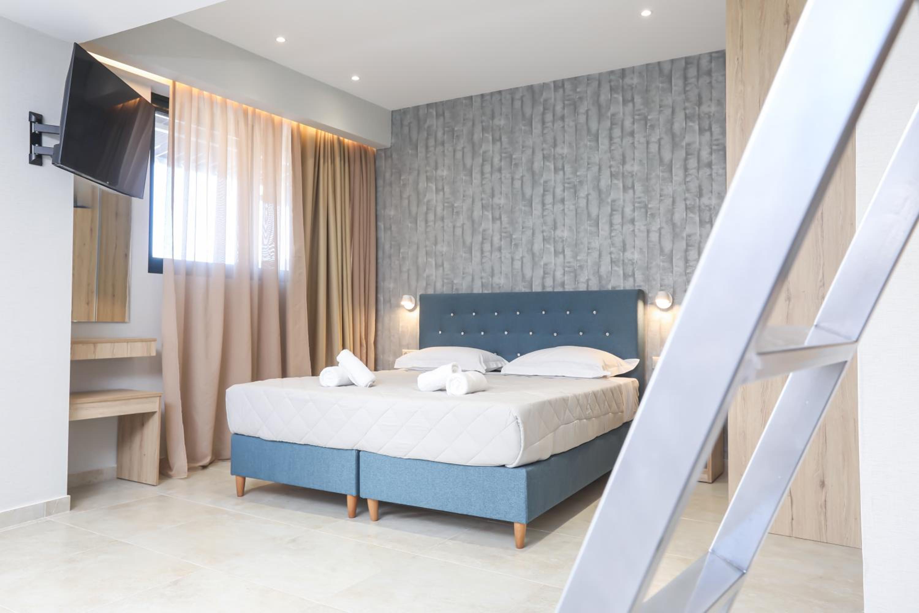 Standard Triple Room photo 2