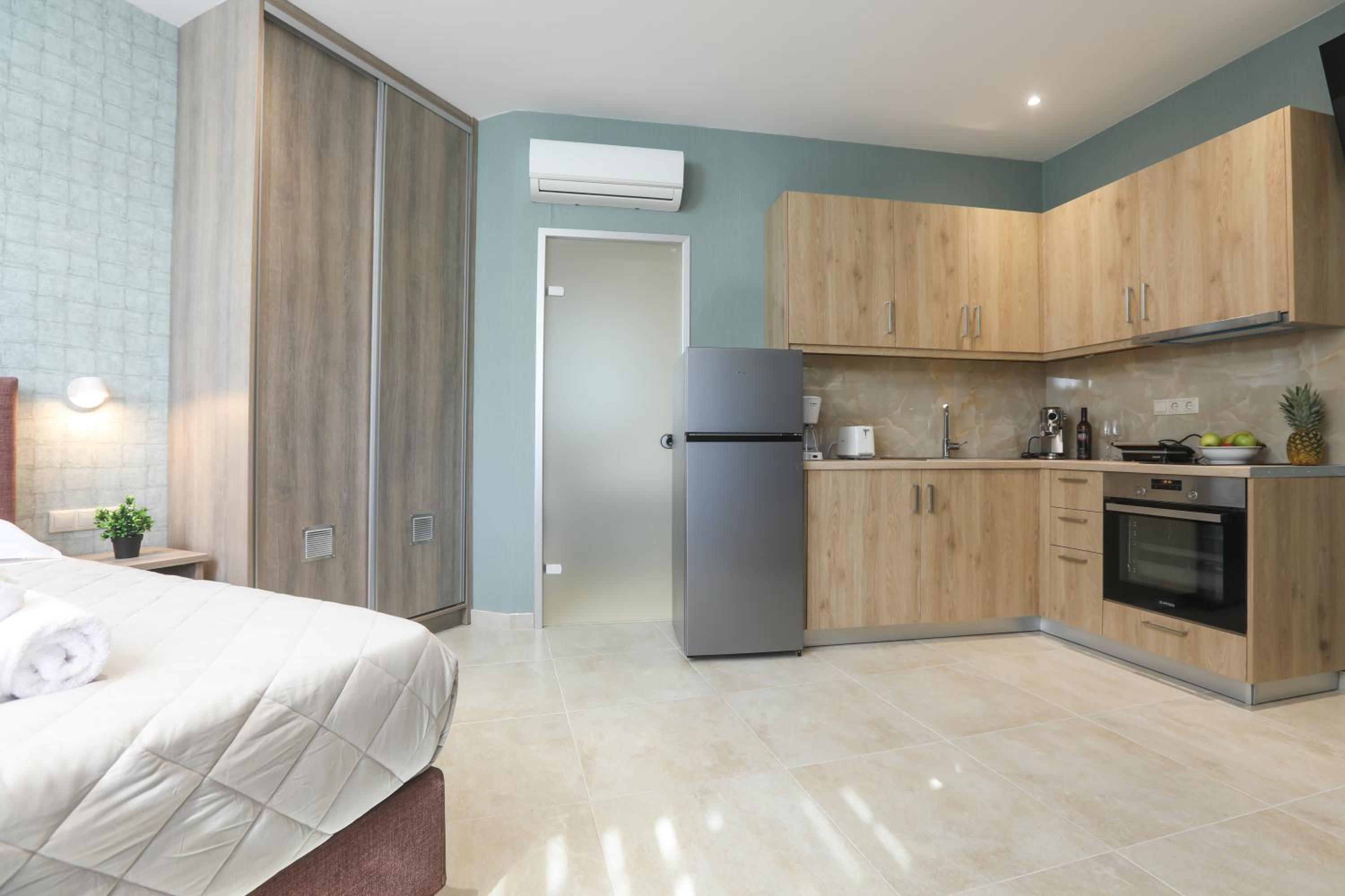 Family Room with Terrace photo 3