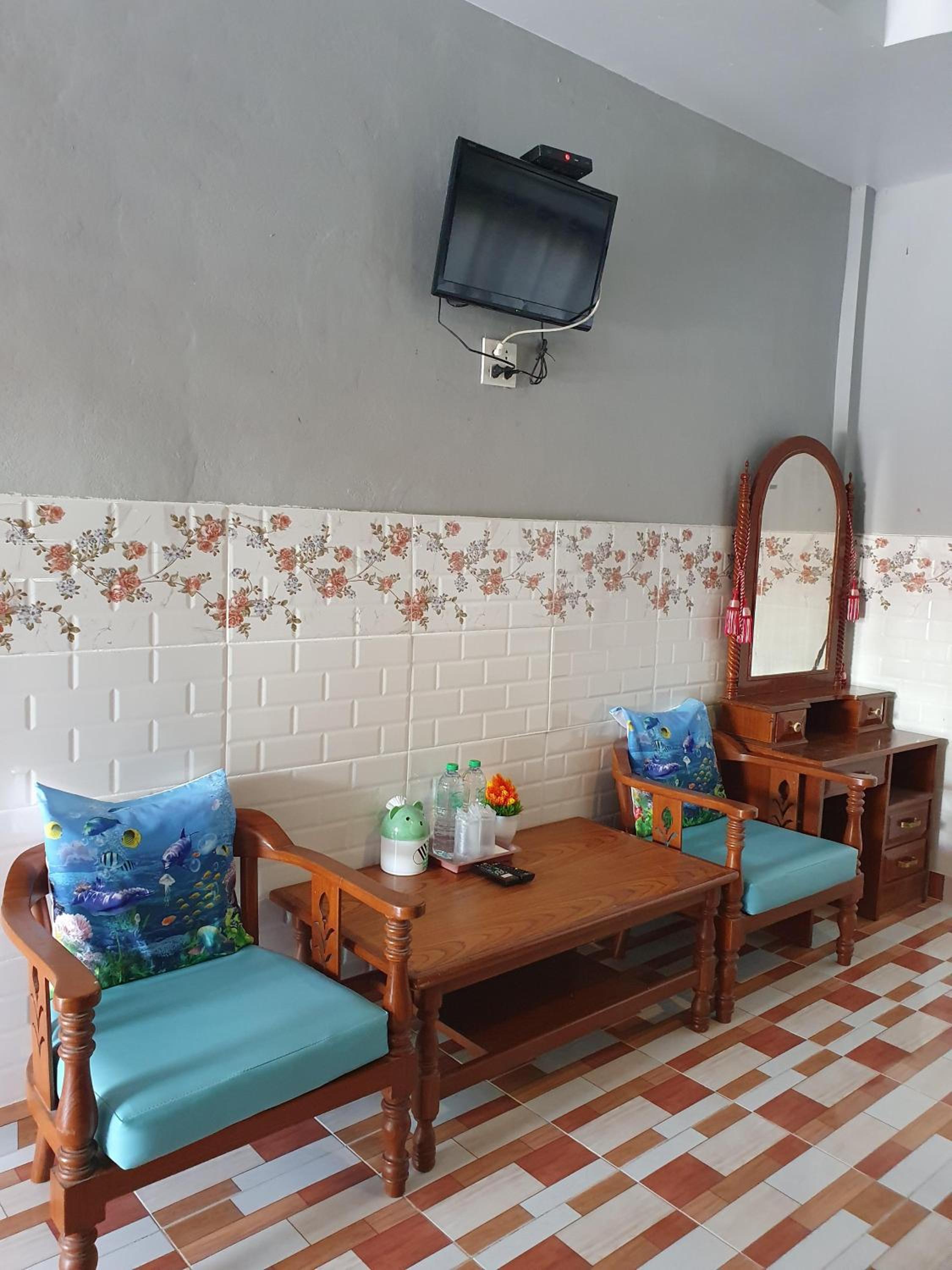 Deluxe King Room - Photo 9