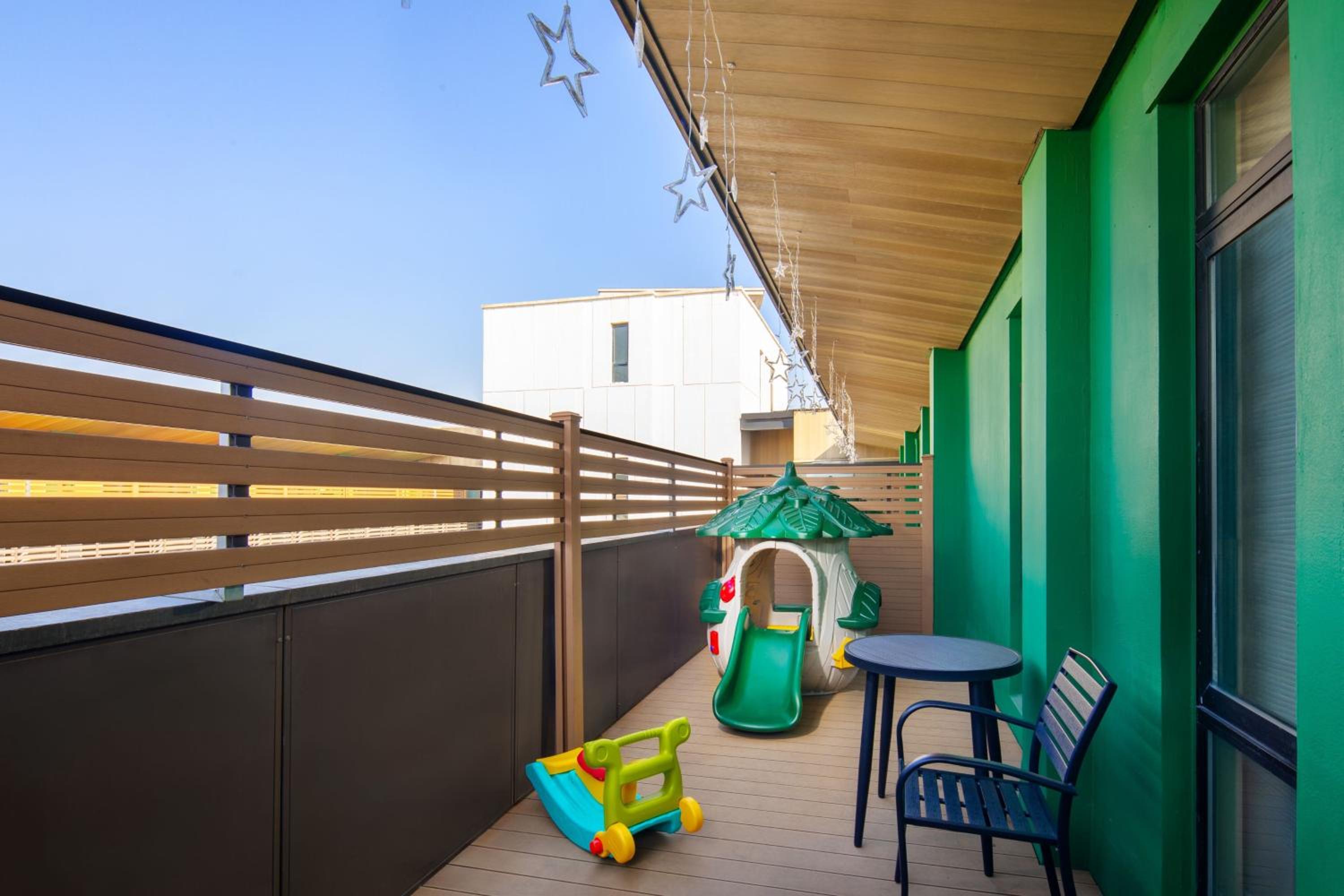 Deluxe King Room with Balcony - Forest Hut photo 3