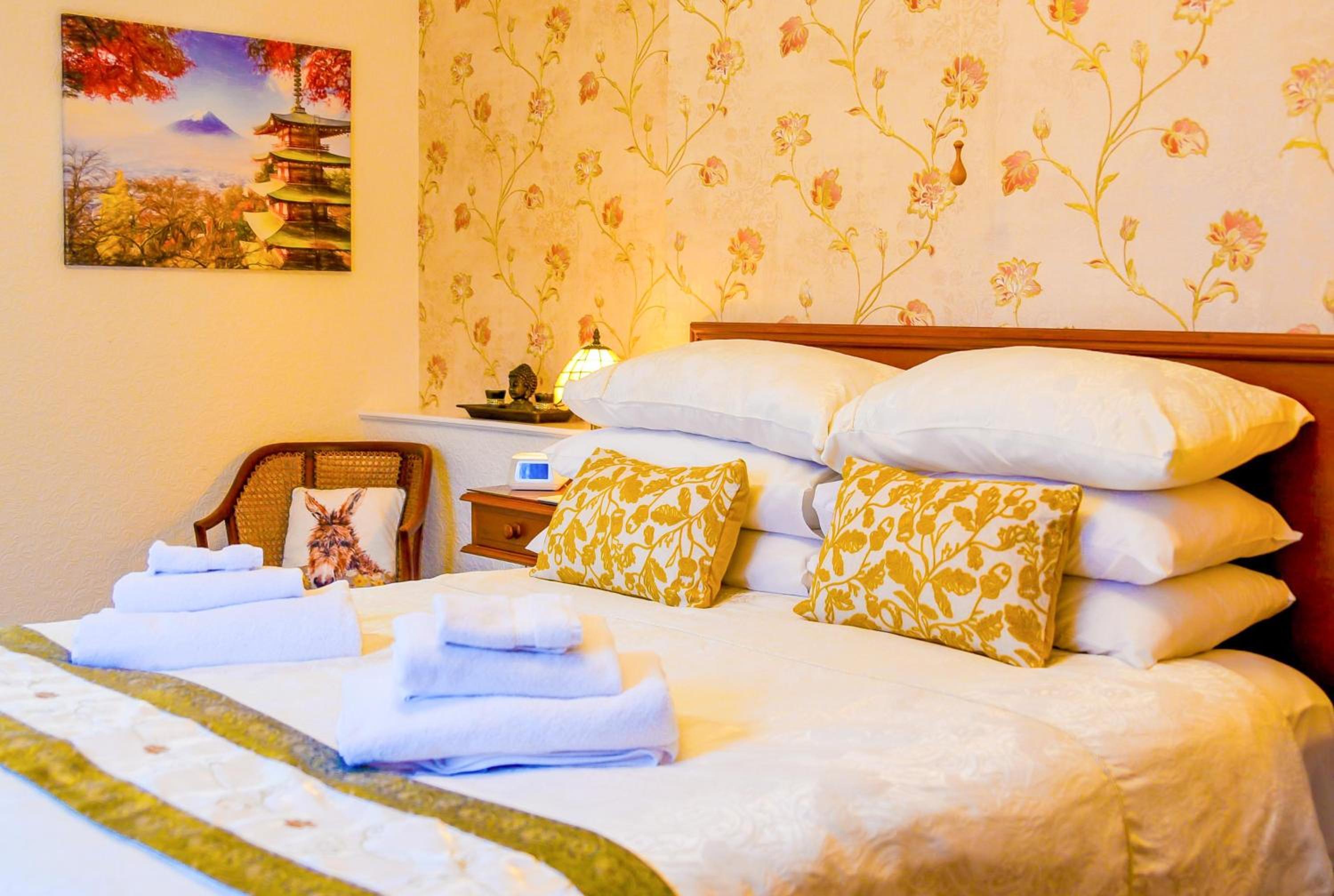 Deluxe King Suite photo 3
