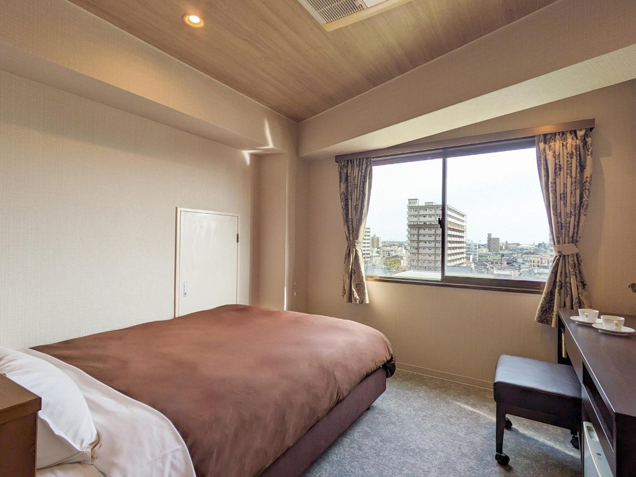 Renewal Standard Double Room - Smoking (E-Cigarets Only)