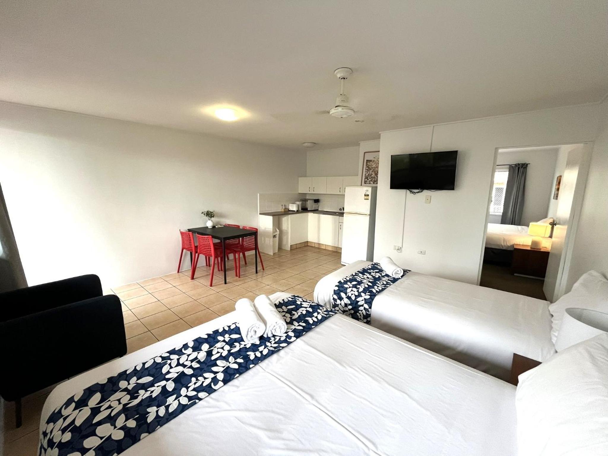 One-Bedroom Apartment (5 Adults) - Photo 2