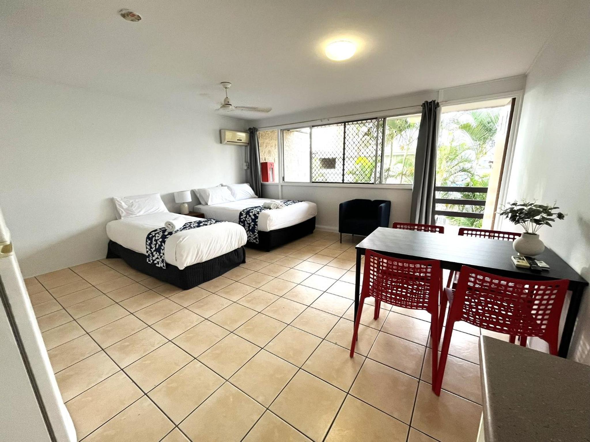 One-Bedroom Apartment (5 Adults) - Photo 4