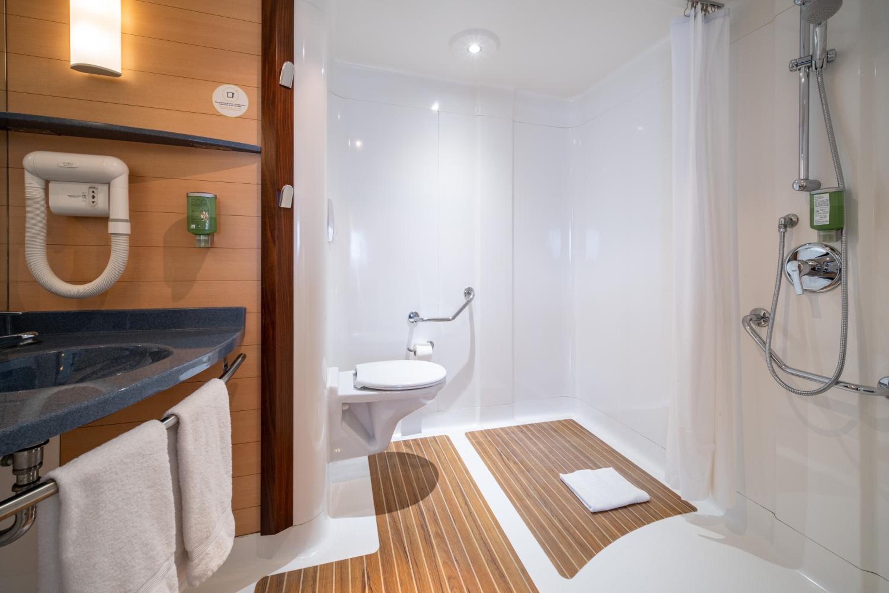 Triple Room - Disability Access - Photo 2