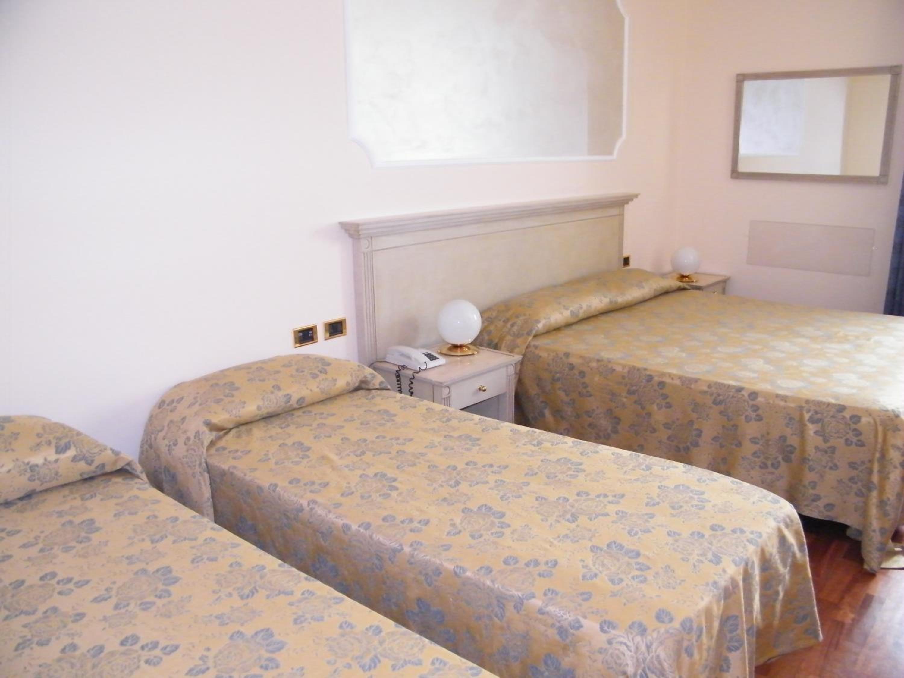 Quadruple Room - Photo 2