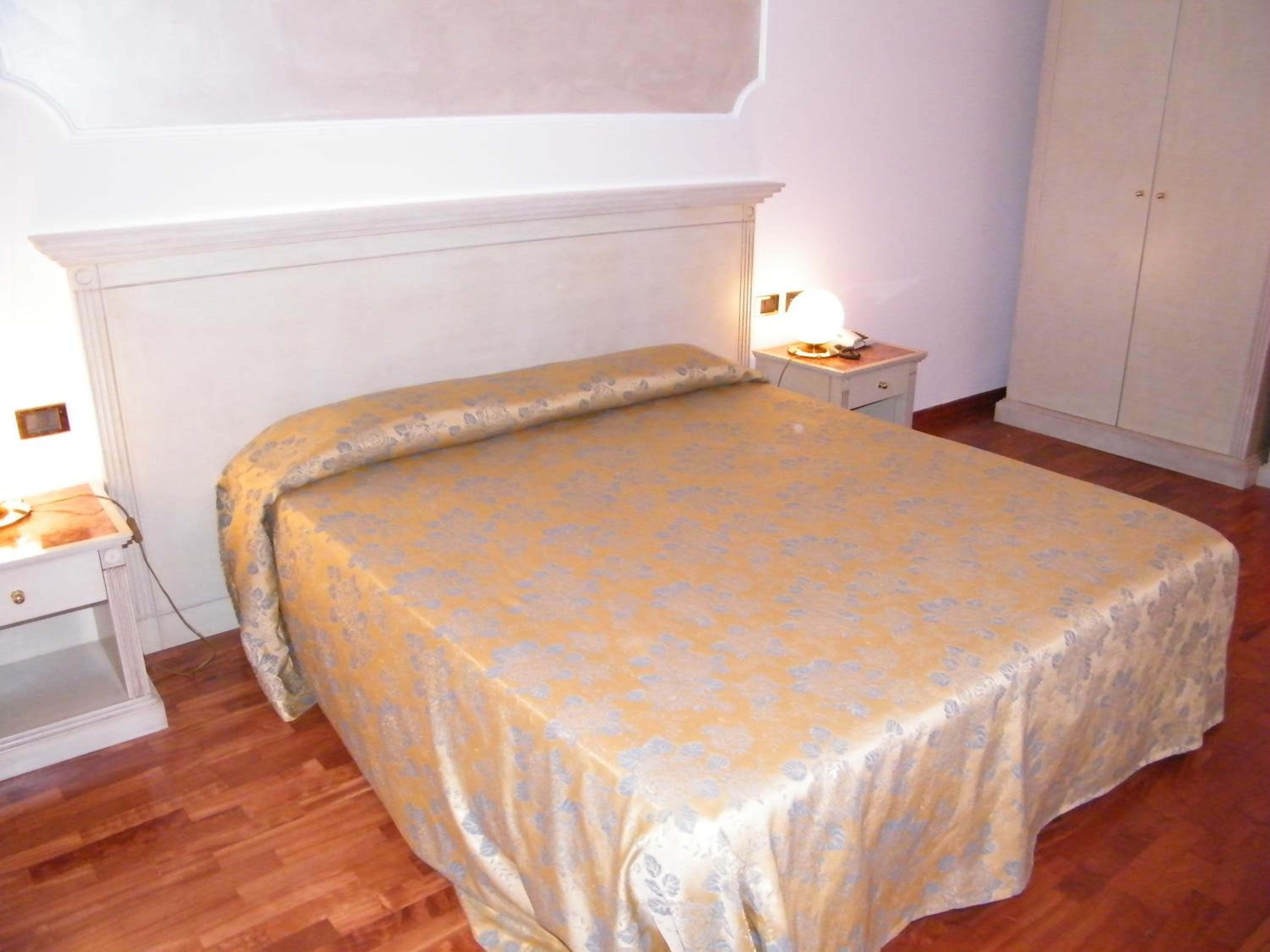 Double Room - Photo 3